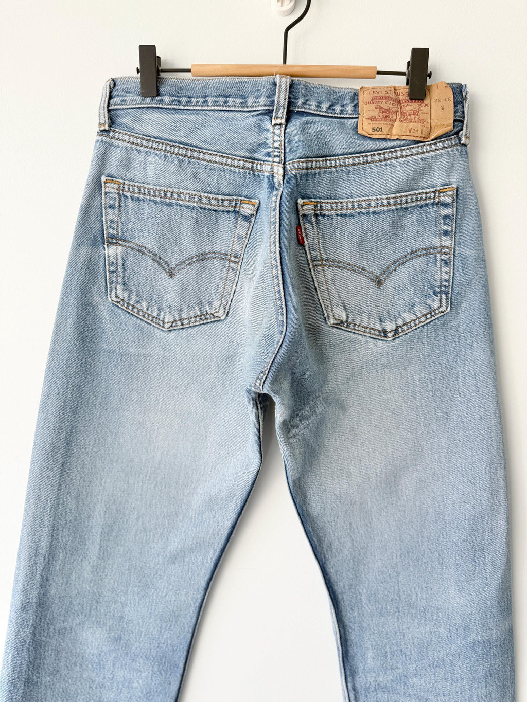 W29 L30 vintage Levis 501 28-29” measured waist faded medium blue made in y2k
