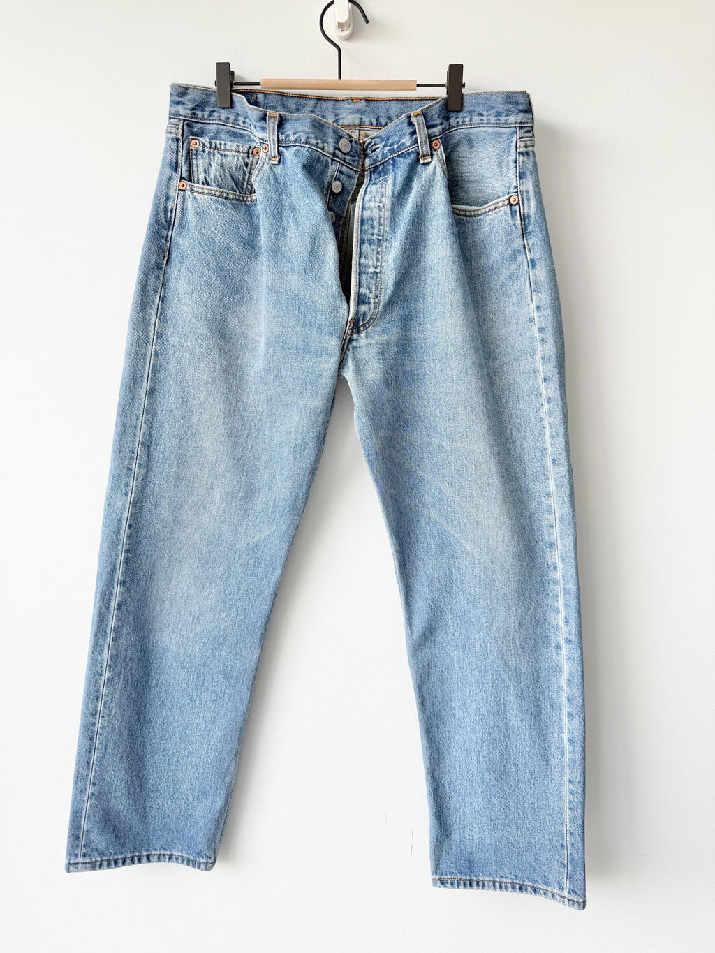 W36 L29 Levis 501 vintage 36” waist medium blue 501s made in Canada year 2000