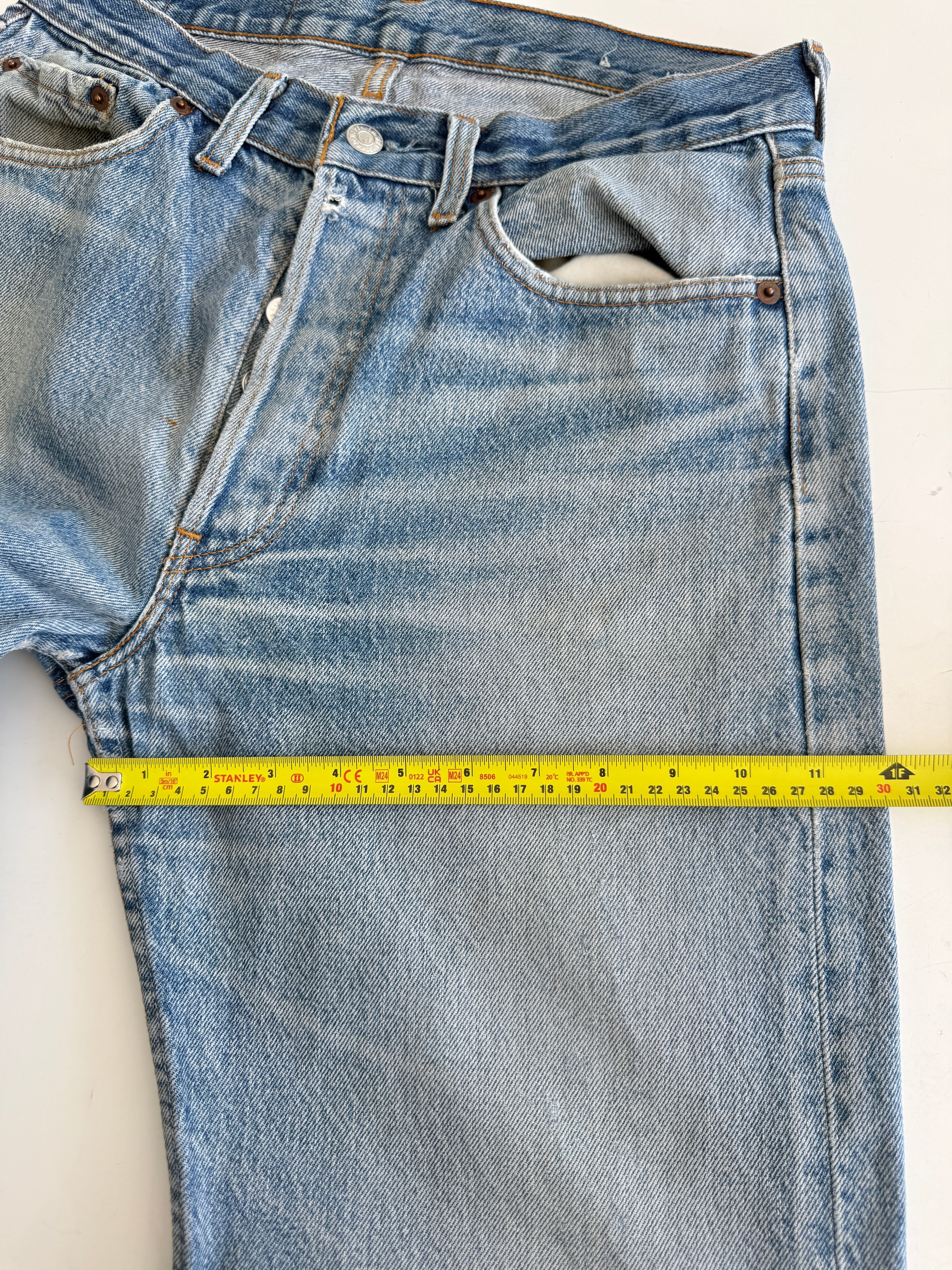 W30 L31 vintage Levis 501 29/30” measured waist medium faded blue 80s 501s