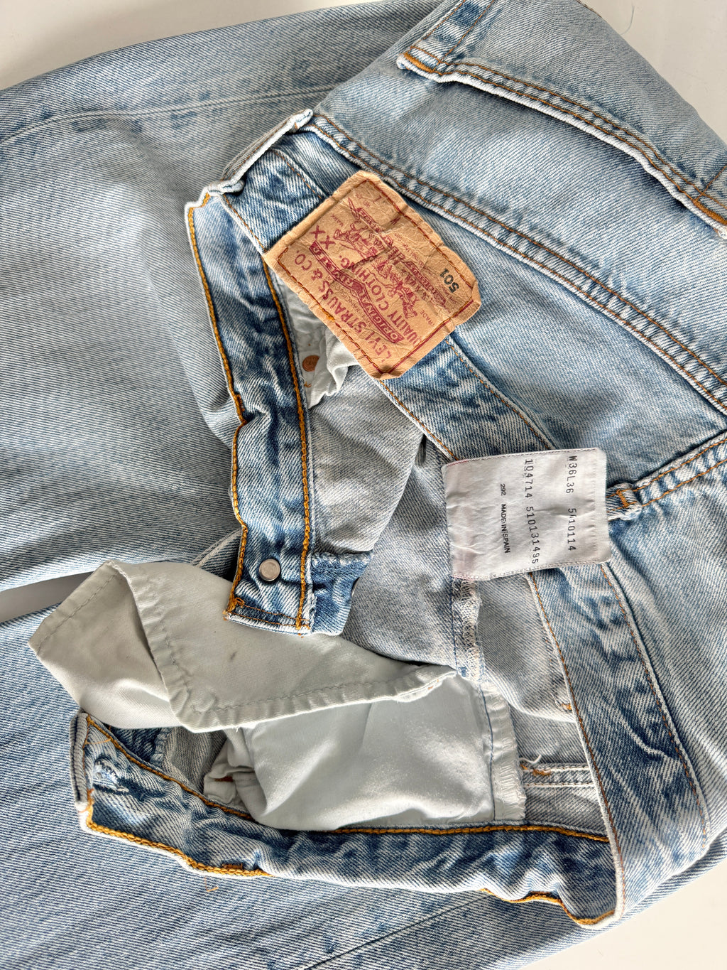 W34 L31 vintage Levis 501 light blue faded  33/34” measured waist 90s 501s