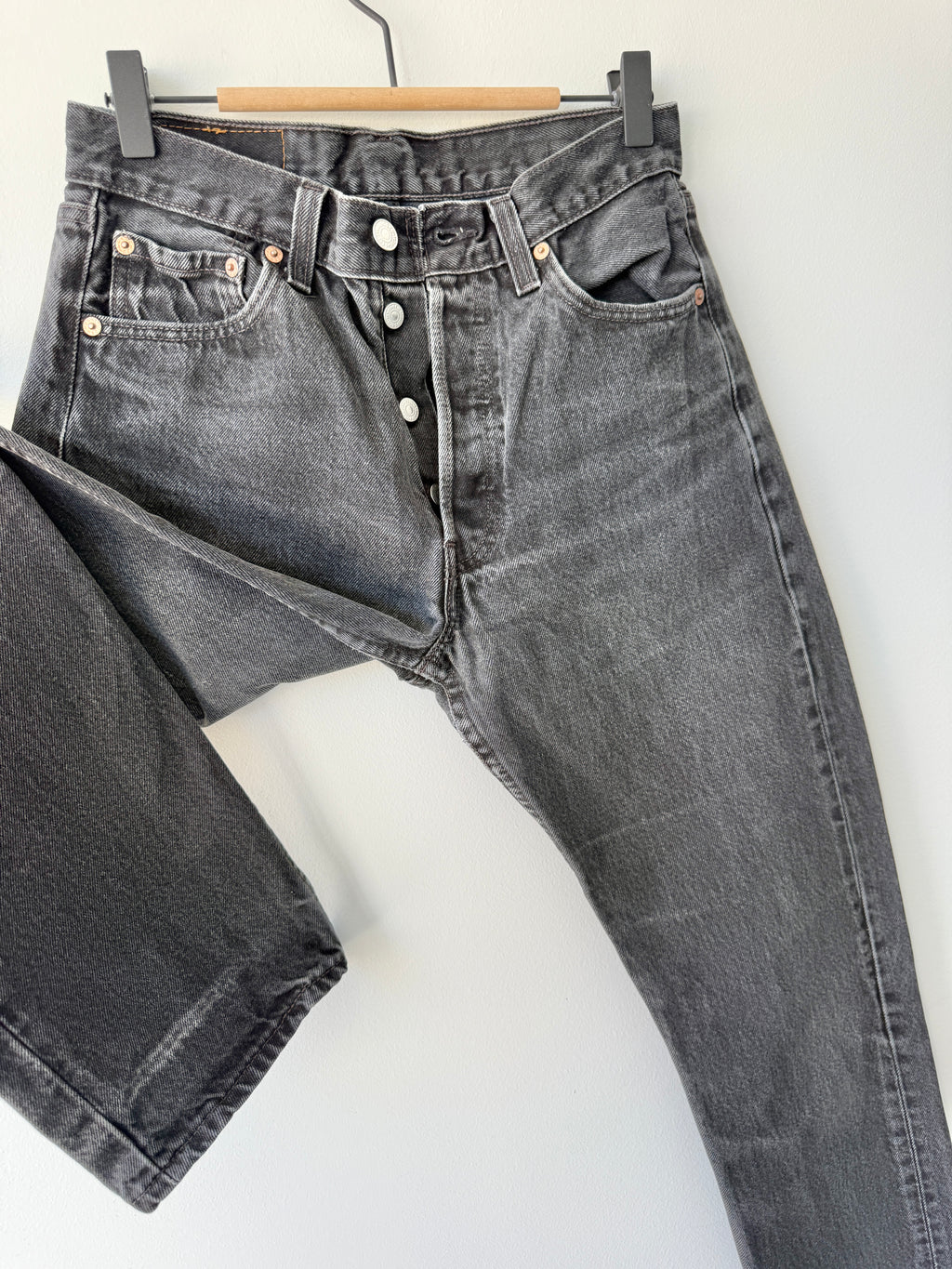 W27 L31 vintage Levis 501s 26/27” measured black faded 501s 90s USA