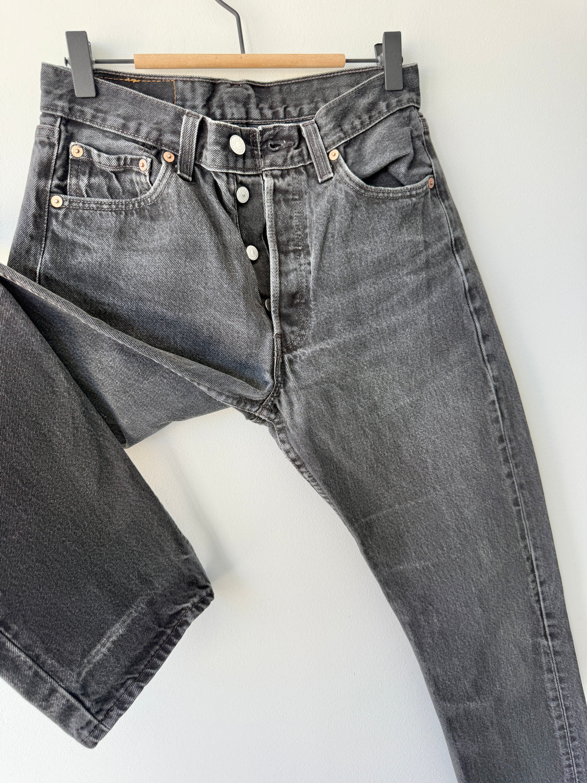 W27 L31 vintage Levis 501s 26/27” measured black faded 501s 90s USA