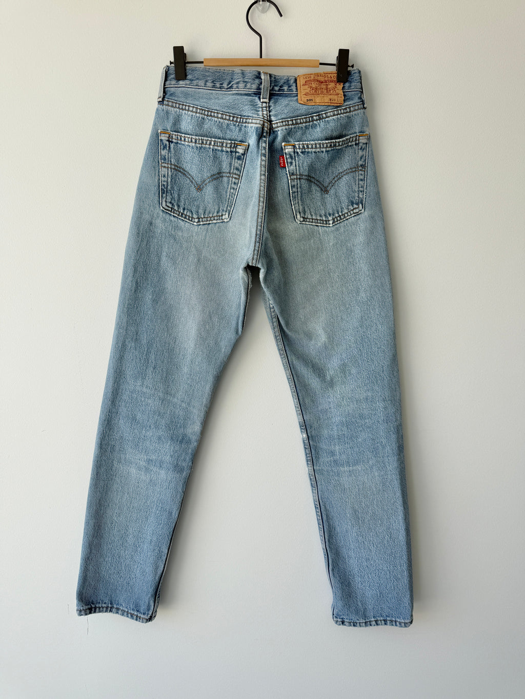 W26 L30 vintage Levis 501 25/26” measured waist medium light blue 501s 90s nl