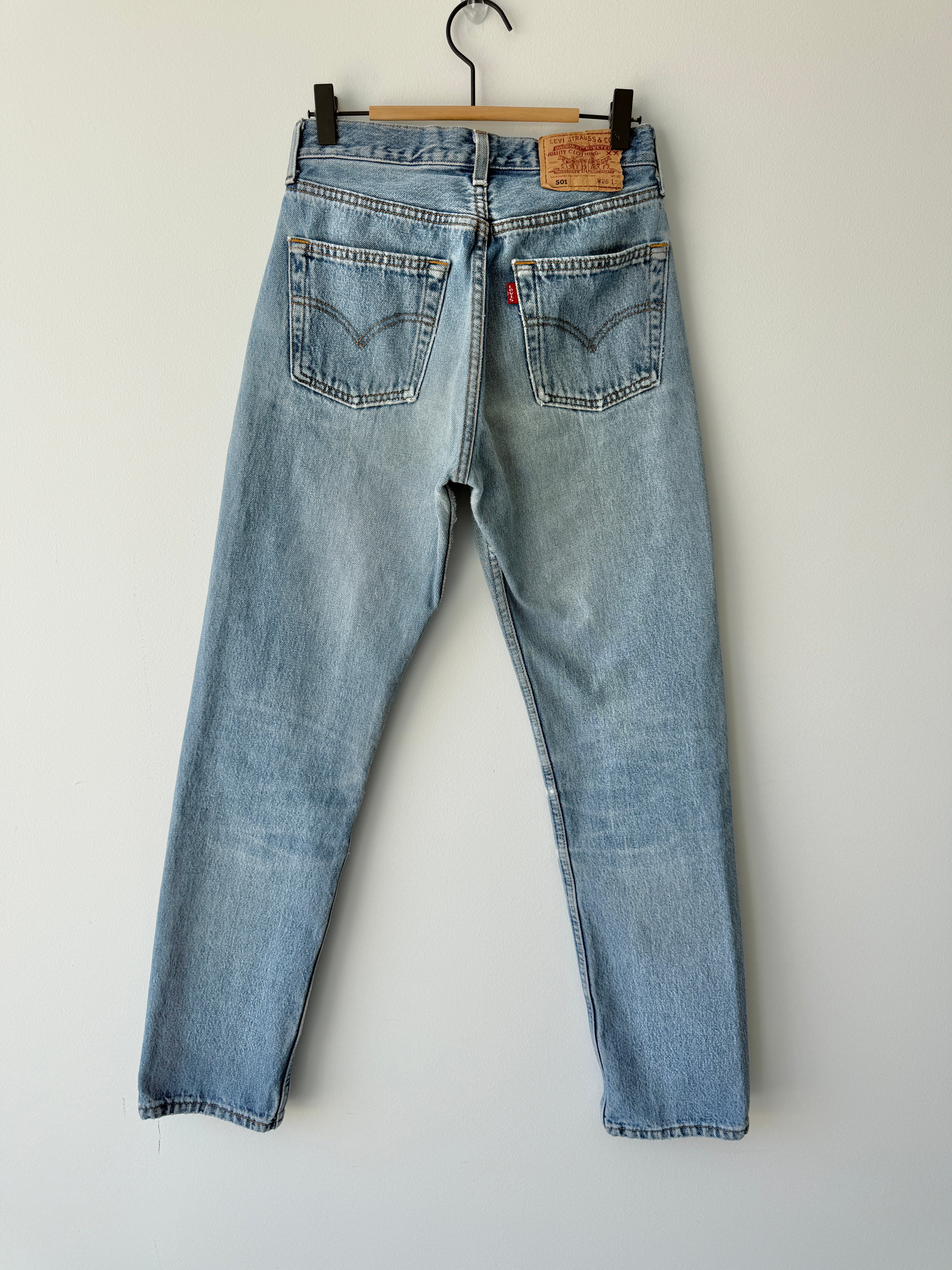 W26 L30 vintage Levis 501 25/26” measured waist medium light blue 501s 90s nl