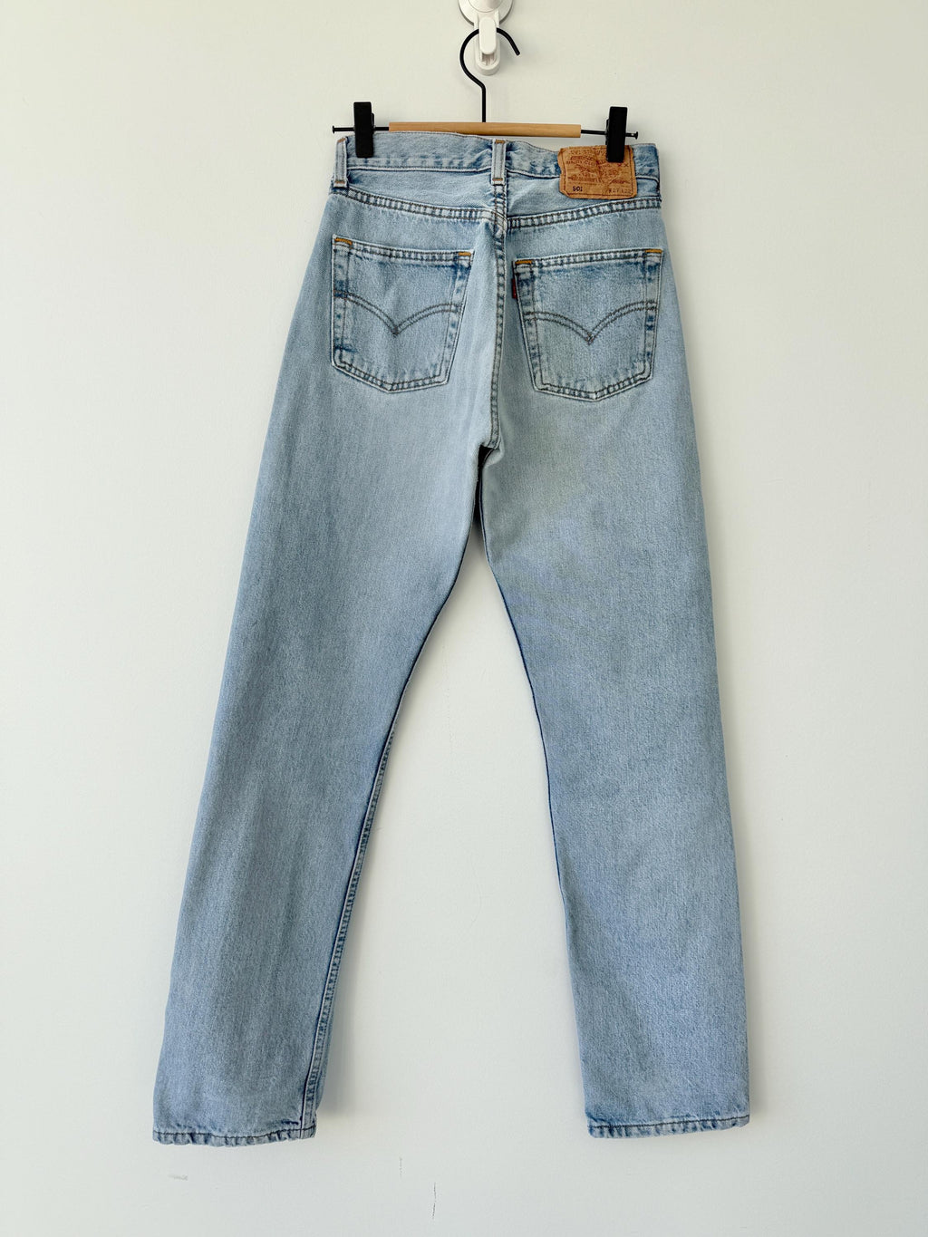 W25 L31 vintage Levis 501 24-25” measured waist faded medium blue made in USA 90s