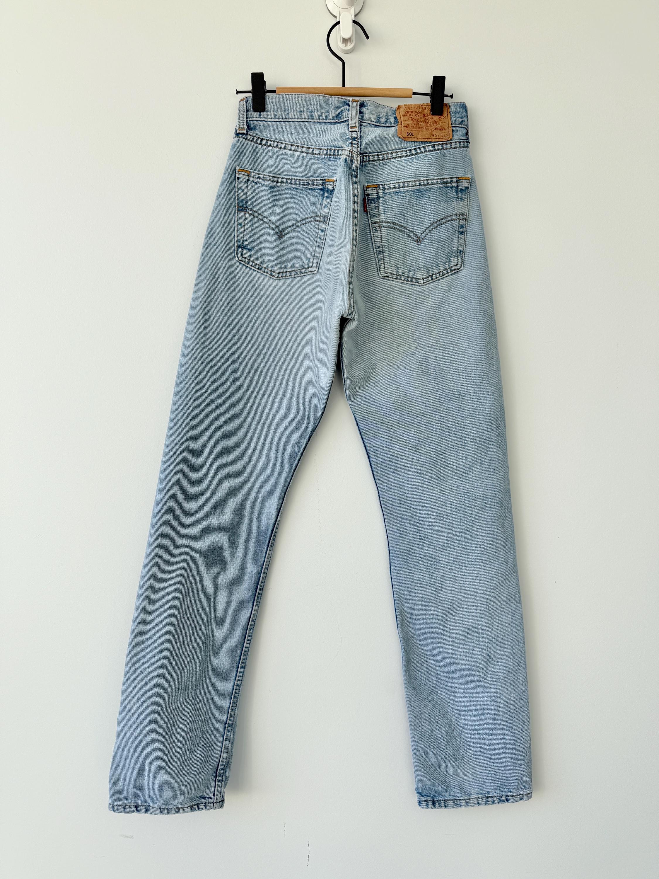 W25 L31 vintage Levis 501 24-25” measured waist faded medium blue made in USA 90s