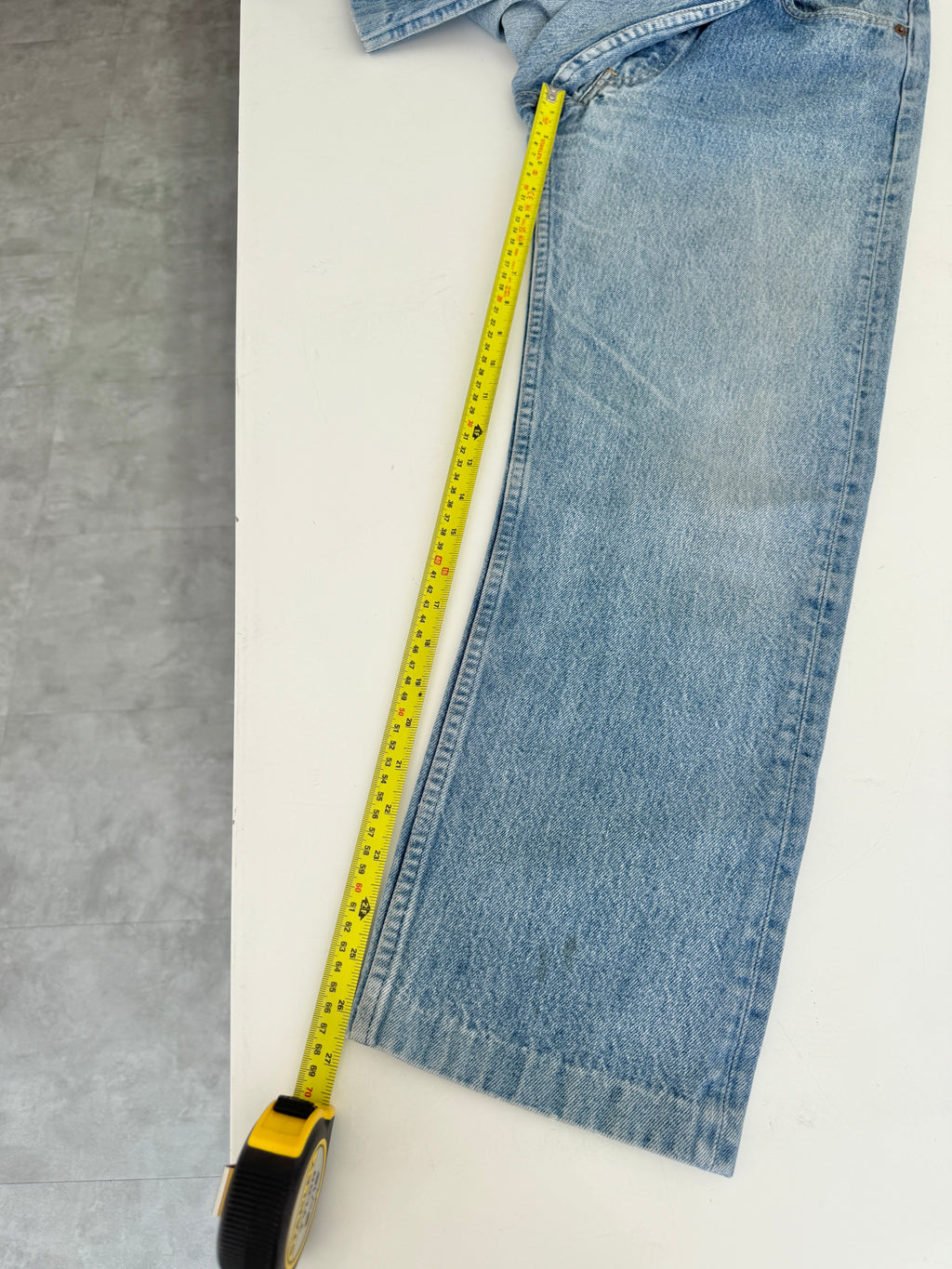 W28 L26 vintage Levis 501 26/28” measured medium faded blue denim 80s Levi’s USA 501s