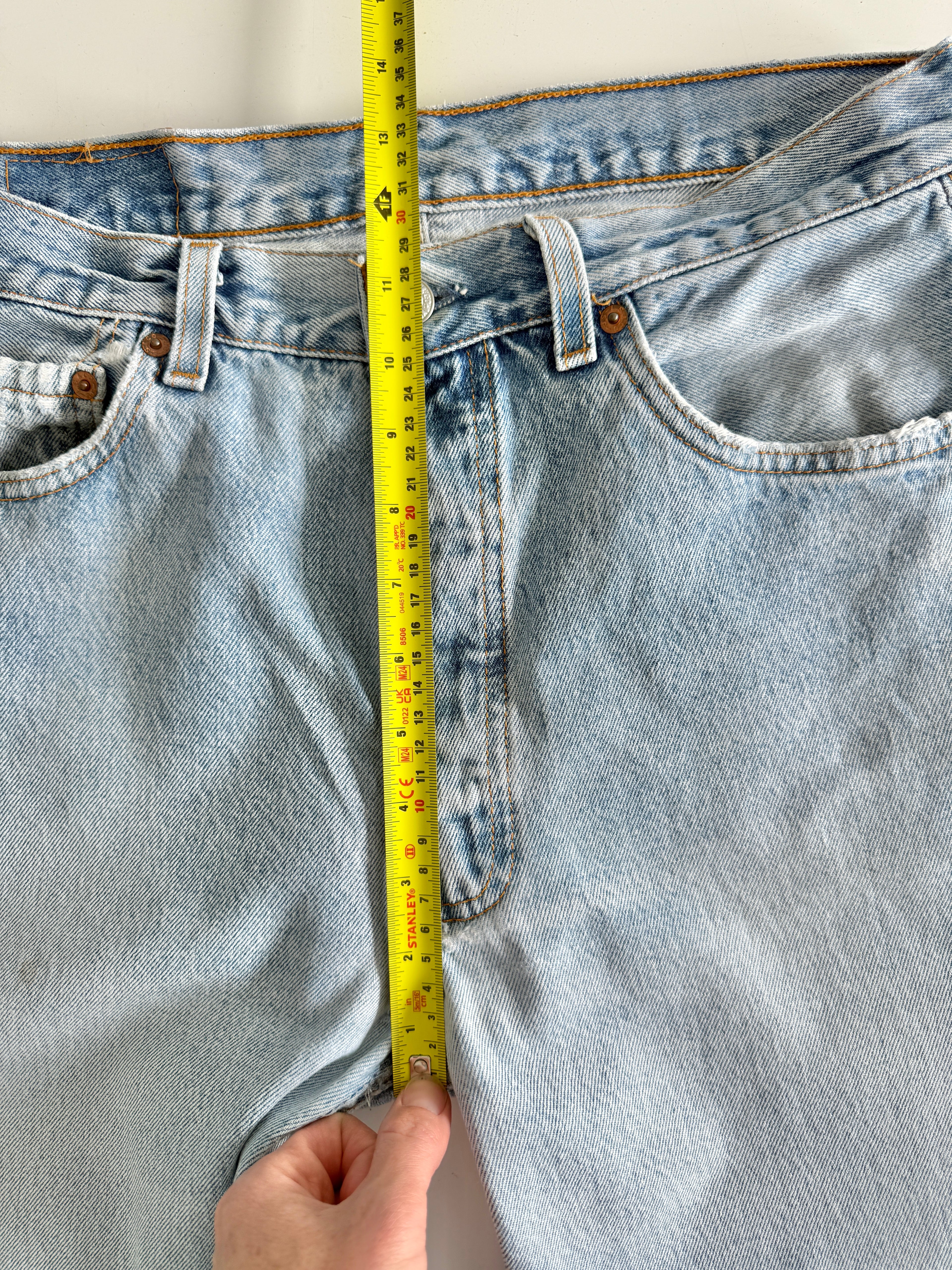 W30 L29 vintage Levis 501 29/30” measured waist light blue 501s made in USA 90s
