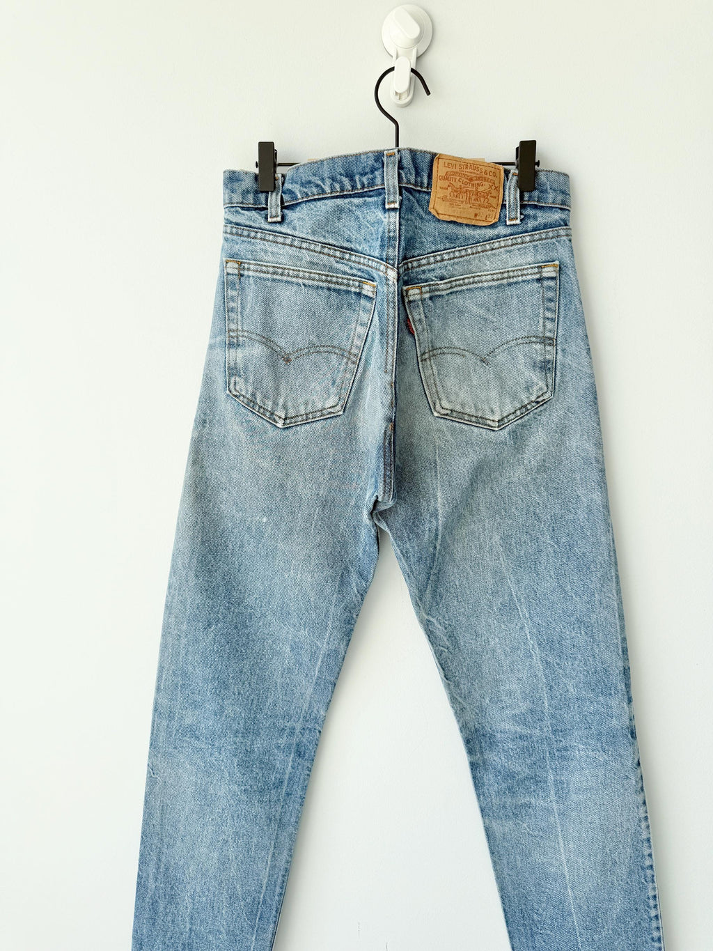 Held ***w31 L33 Levis 505 vintage 30-31” waist medium blue 505s made in USA 80s straight leg jeans