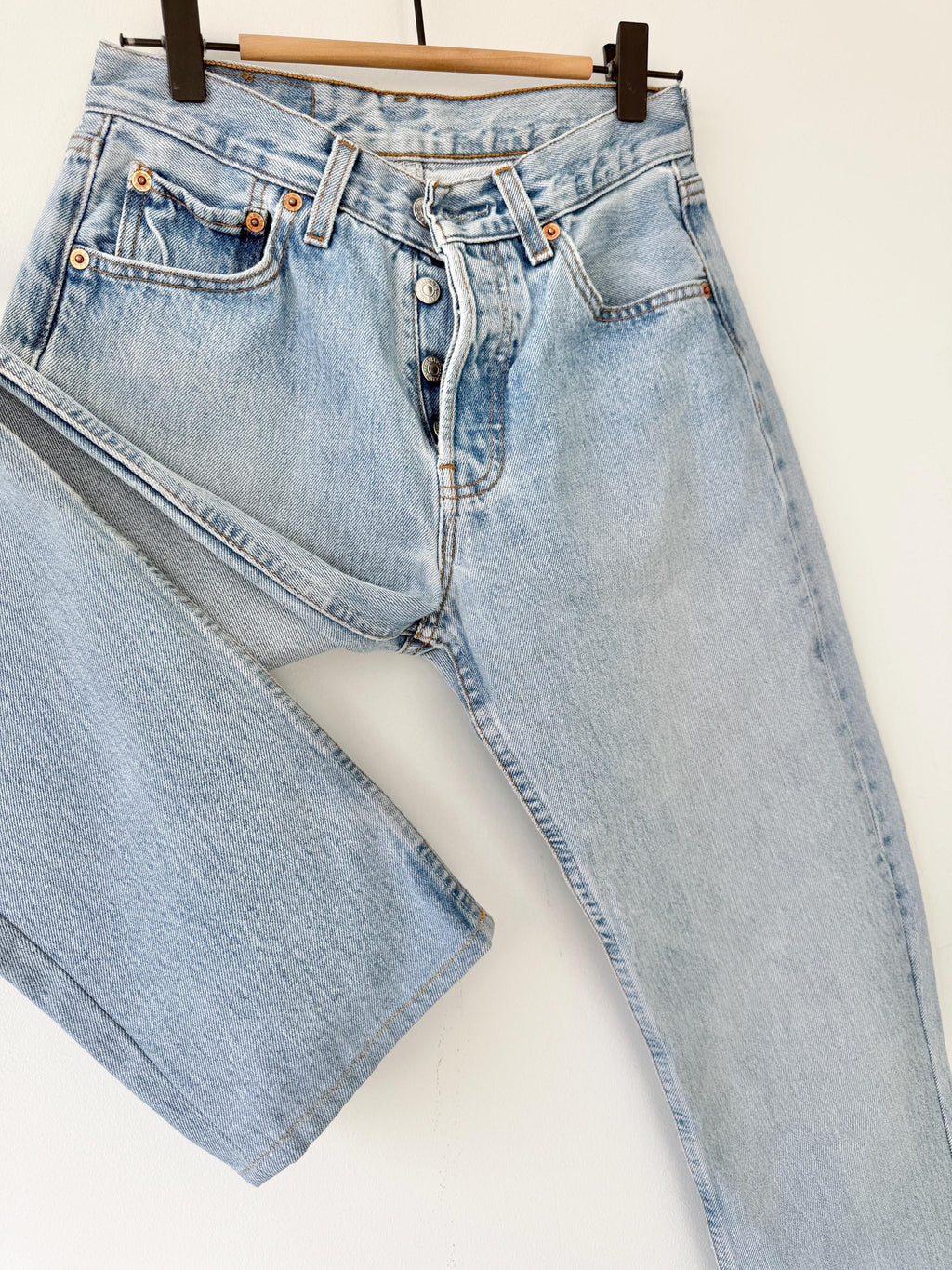 W25 L31 Levis 501 vintage 24-25” measured waist light blue faded made in late y2k redone