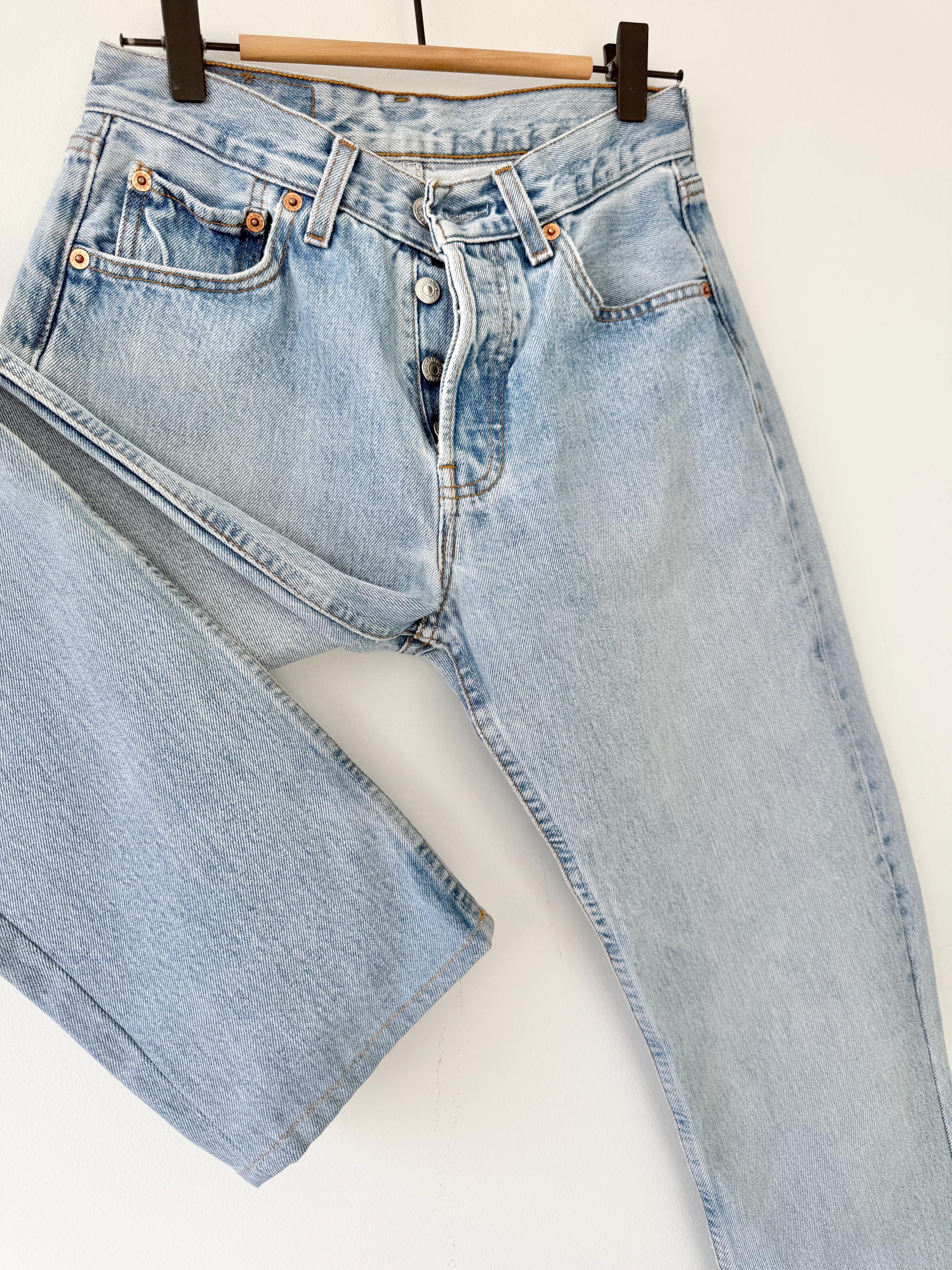 W25 L31 Levis 501 vintage 24-25” measured waist light blue faded made in late y2k redone