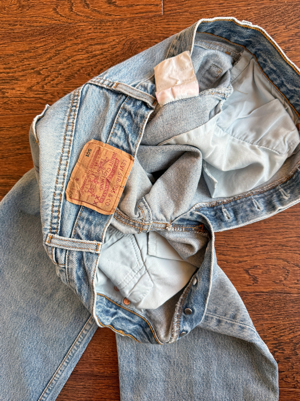 Soft W31 L29 vintage Levis 501s 31” measured medium light blue faded 90s 501s
