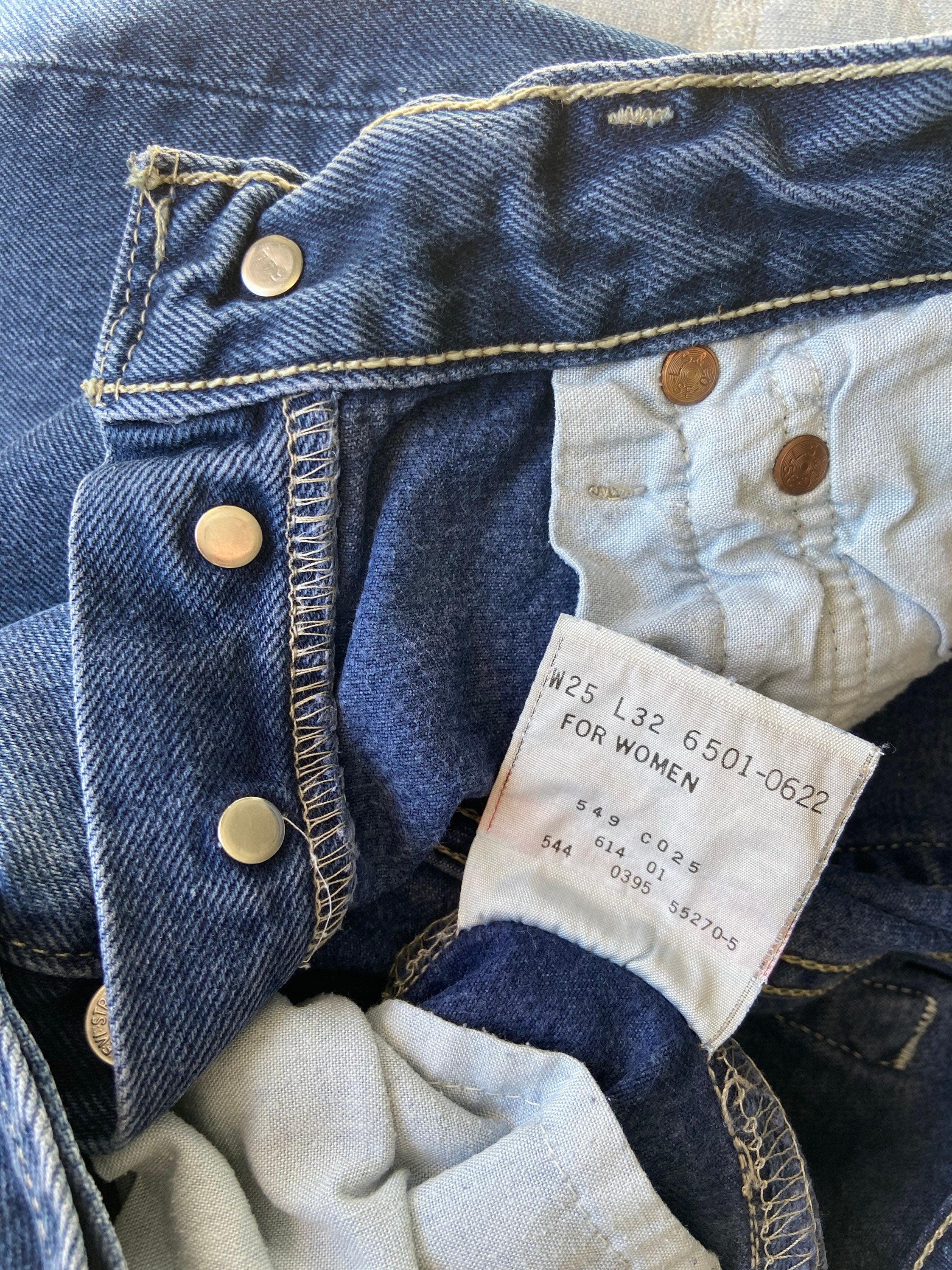 w23 L31 Vintage levis 501 made in USA tag for women vintage 501s 90s Levi’s 501