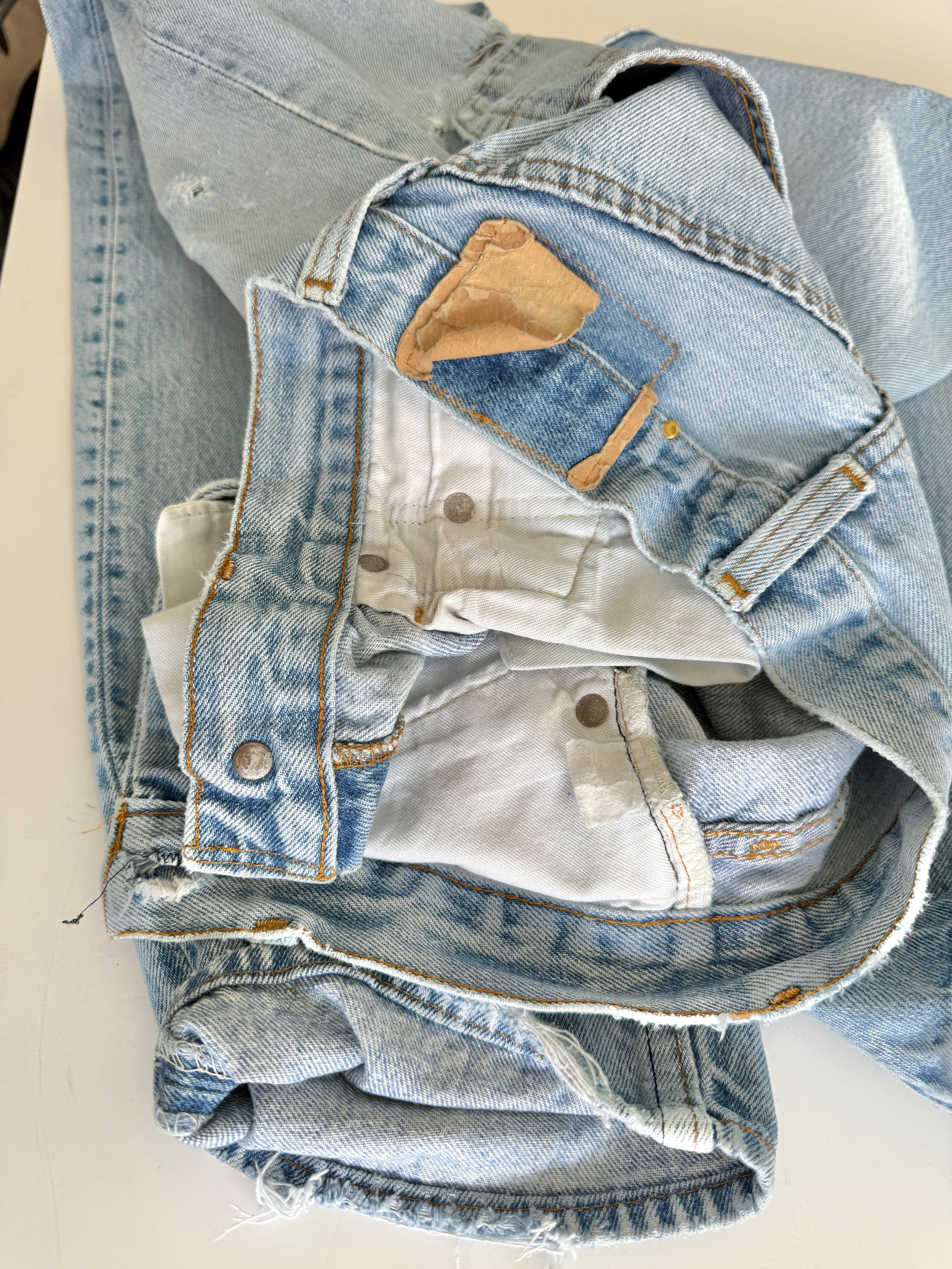 W26 L31 vintage Levis 501 25-26” measured light faded blue 70s/80’s levi’s 501s made in USA