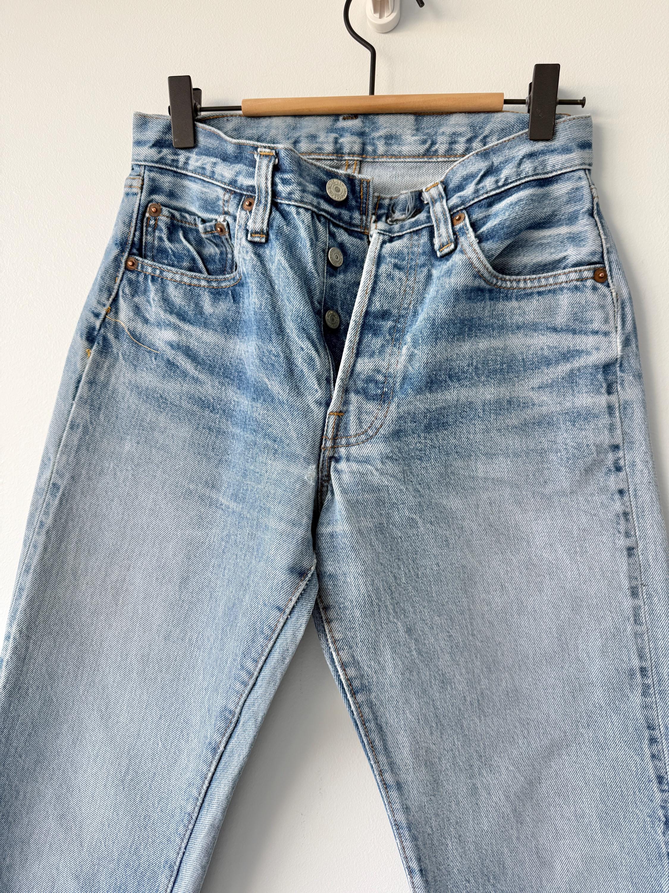 W26 L27 selvedge red line vintage Levis 501 25-26” measured waist dark raw blue faded made in USA 70s