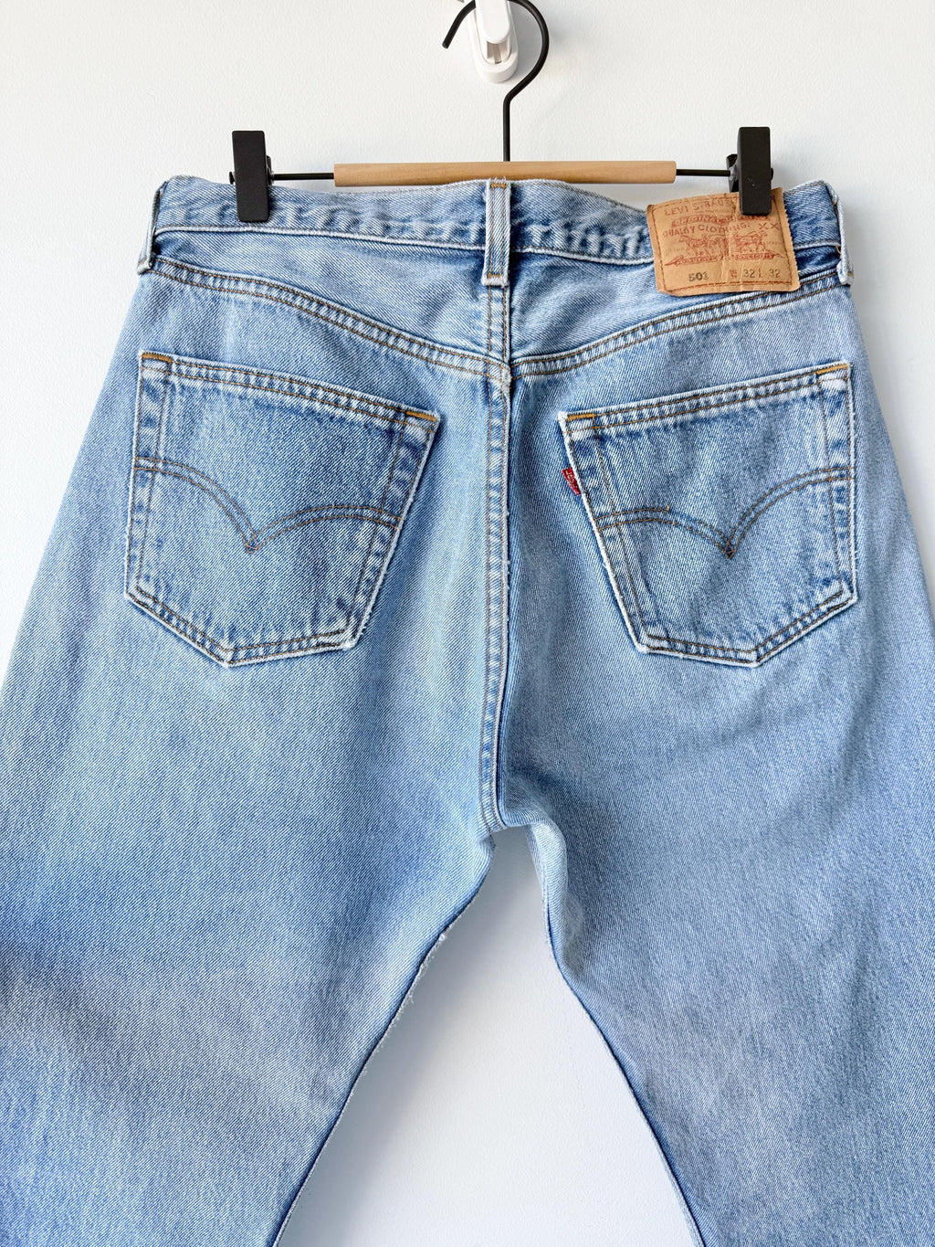 W30 L31 Levis 501 vintage 29-30” waist medium faded blue 501s made in Canada 90s
