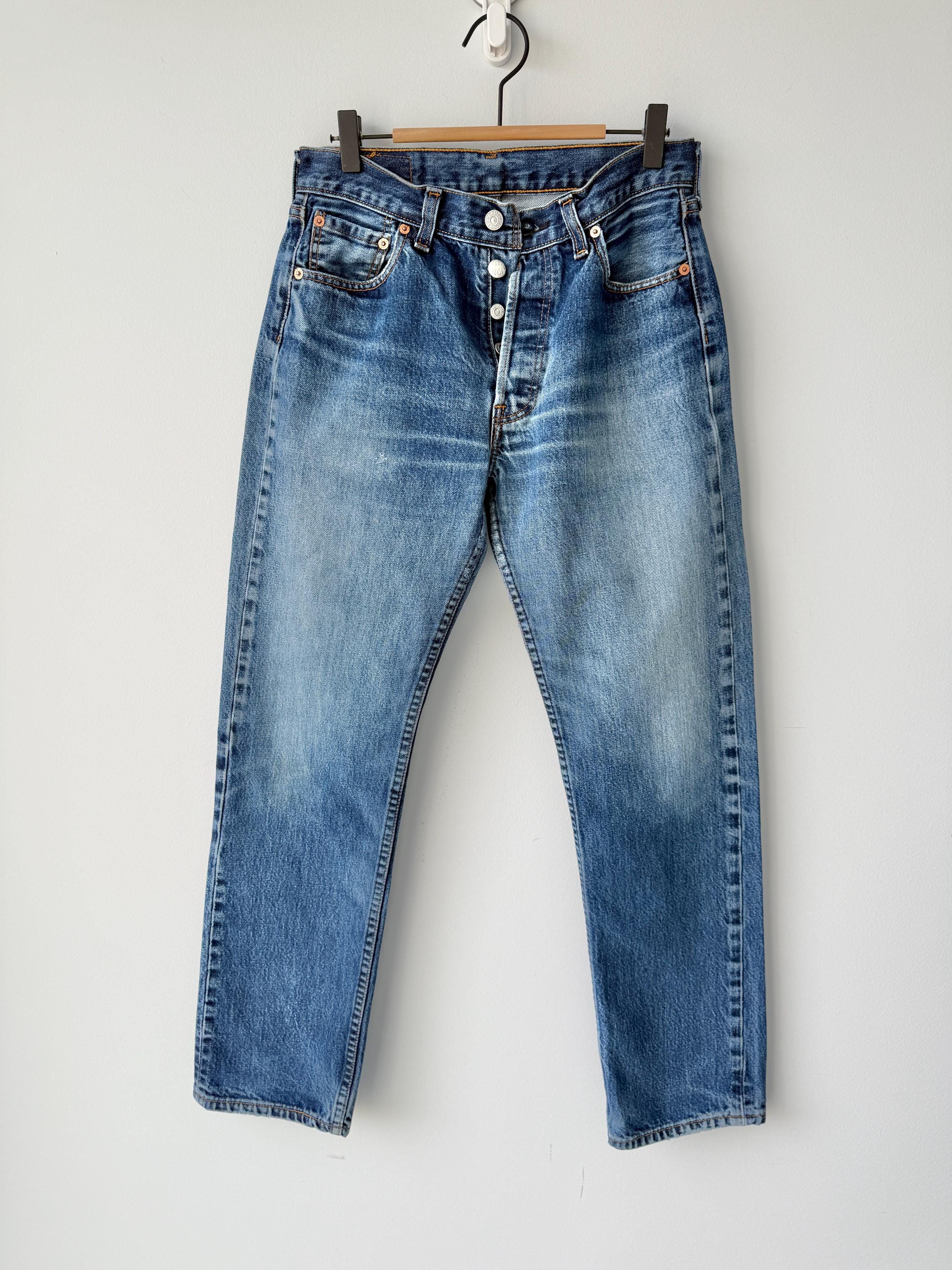 W28 L29 vintage Levis 501 27-28” measured dark raw blue faded denim made in Y2K
