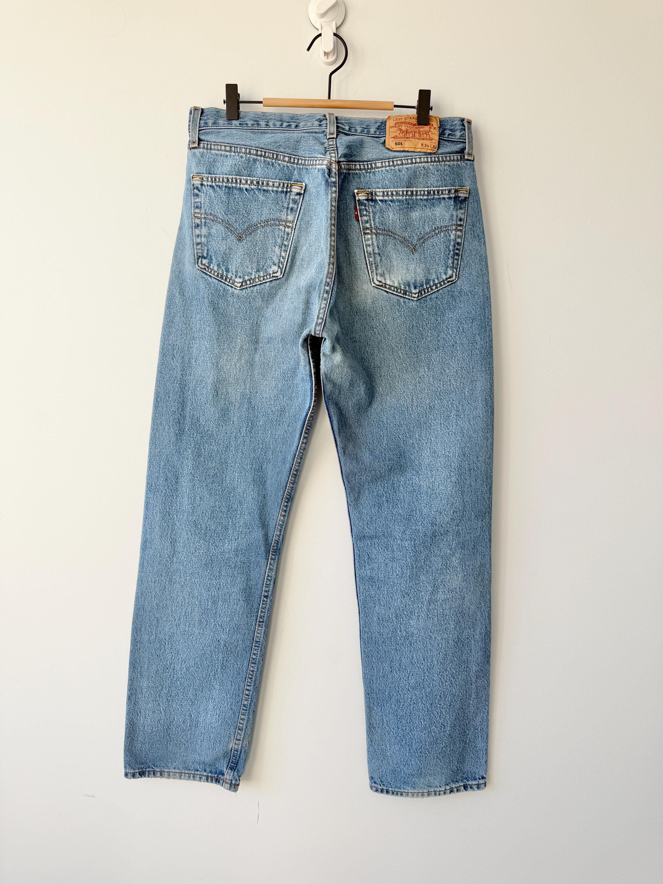 W32 L31 vintage Levis 501 31-32” measured medium faded lines blue made in Y2K