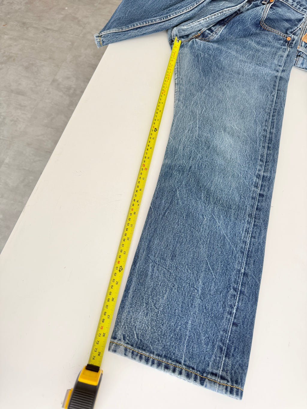 W31 L29 vintage Levis 501s 30/31” measured dark blue denim Levi’s 501s 90s