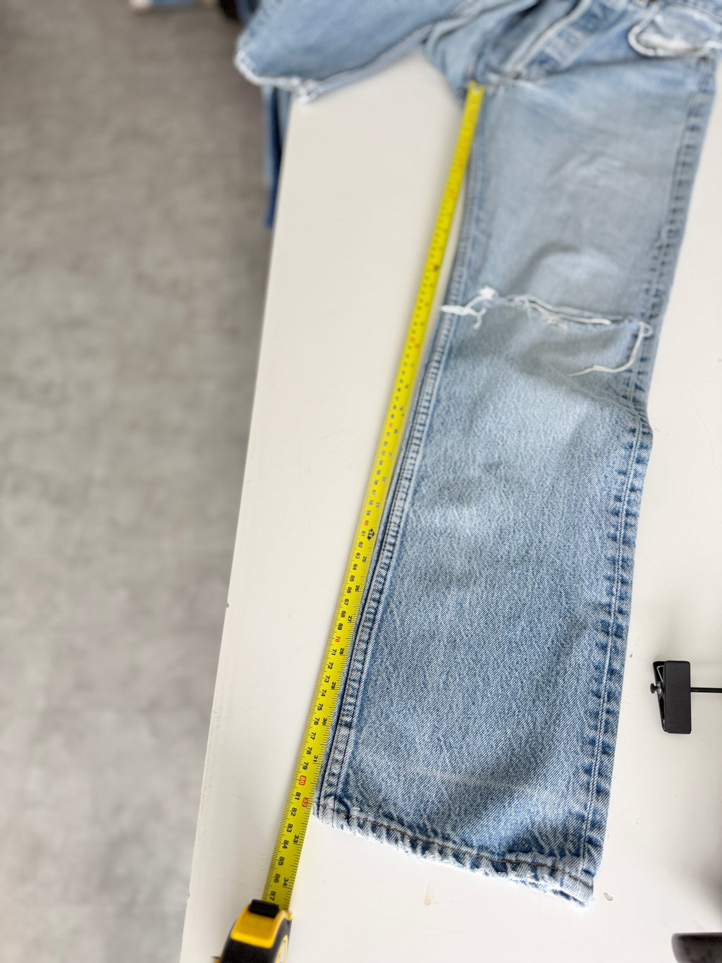 W28 L32 vintage Levis 501 27/28” measured medium light blue faded 80s USA Levi’s 501s golden buttons