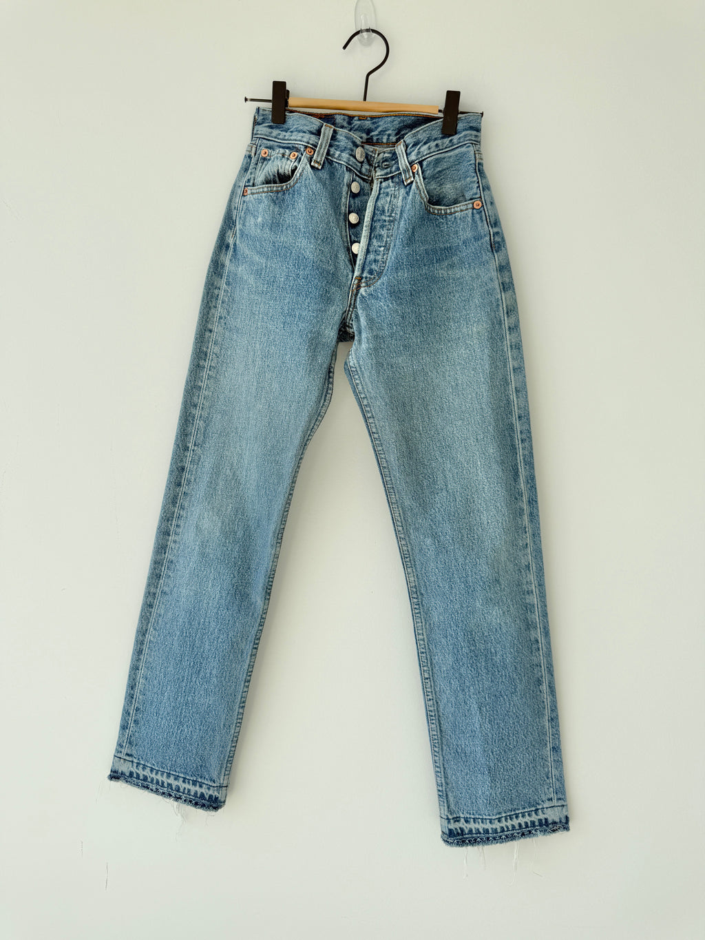 W22 L28 vintage Levis 501 22” measured waist medium faded 501s 90s denim