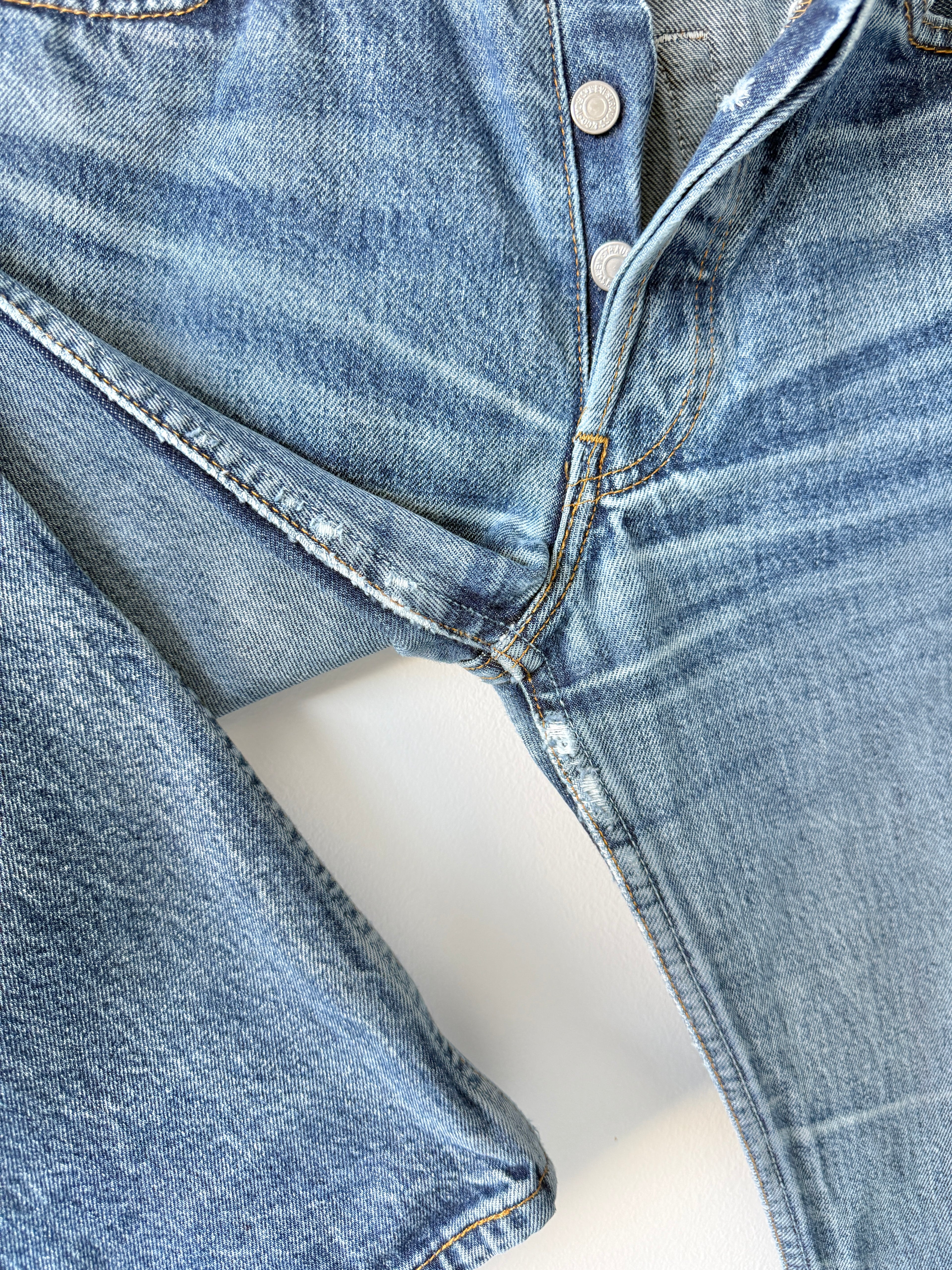 W27 L33 vintage Levis 501 27” measured medium blue denim 90s 501s