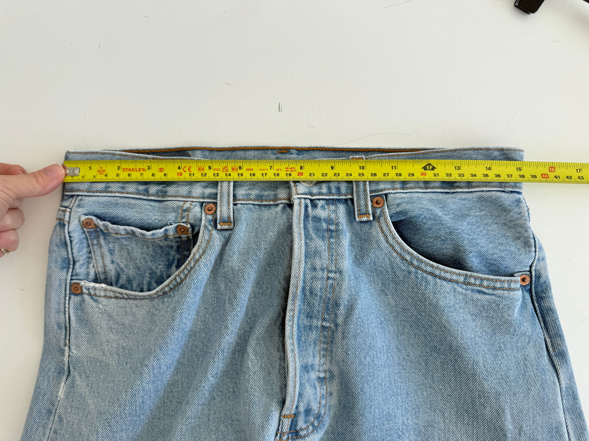 W29 L29 vintage Levis 501s 28/29” measured light blue fade denim 90s 501s