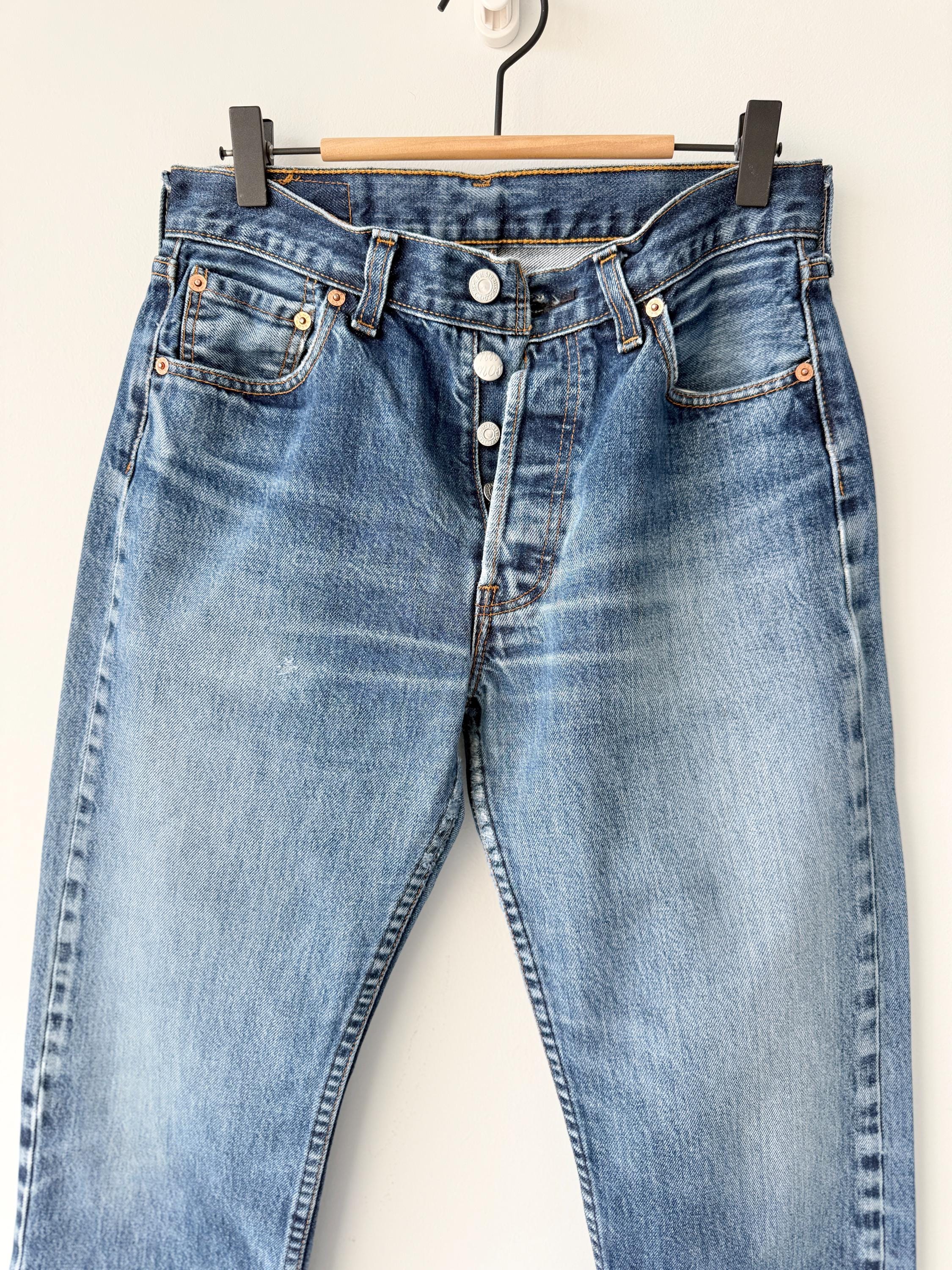 W28 L29 vintage Levis 501 27-28” measured dark raw blue faded denim made in Y2K
