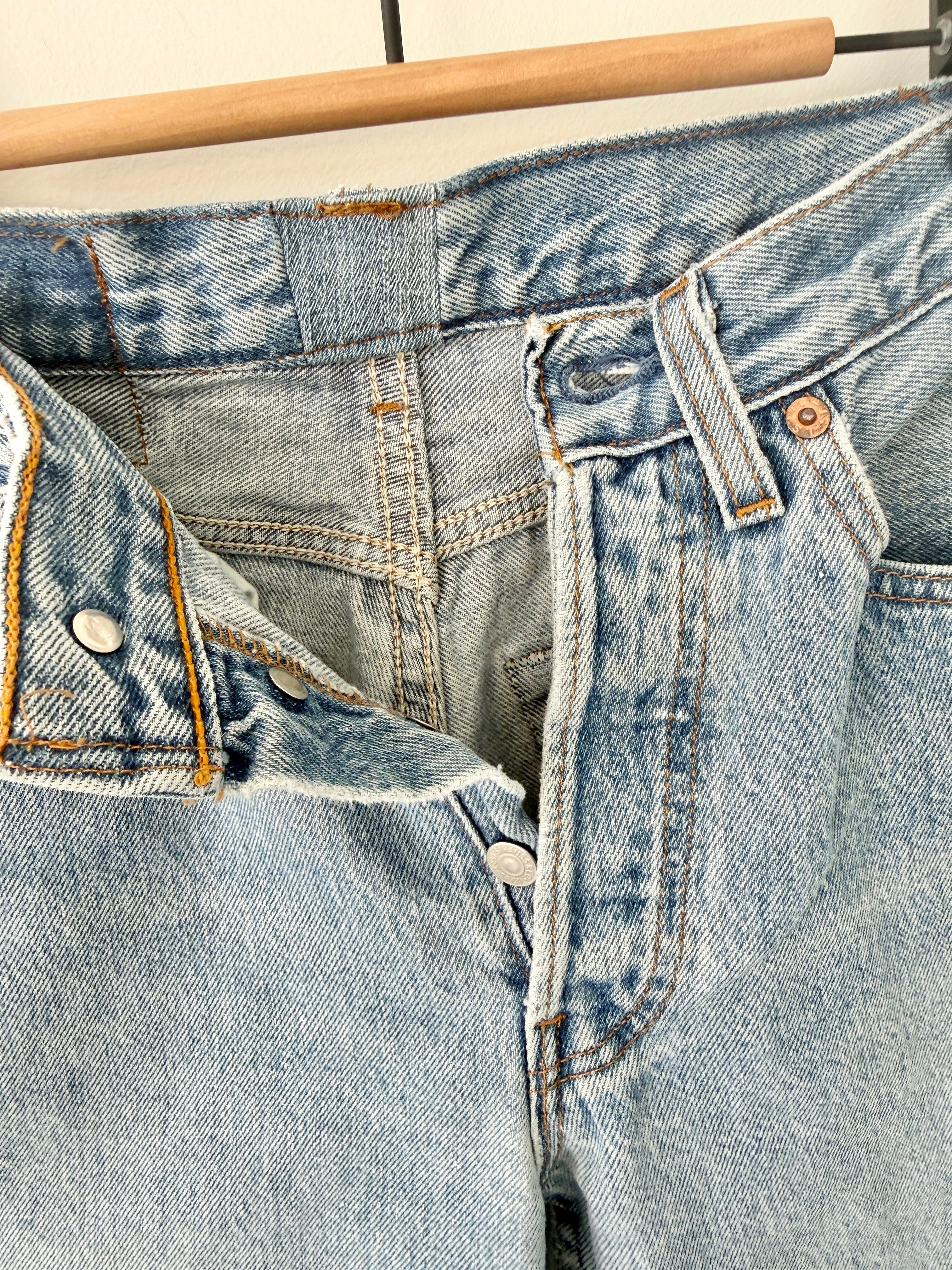 W25 L31 vintage Levis 501 25” measured light medium blue 90s Levi’s 501s USA re done