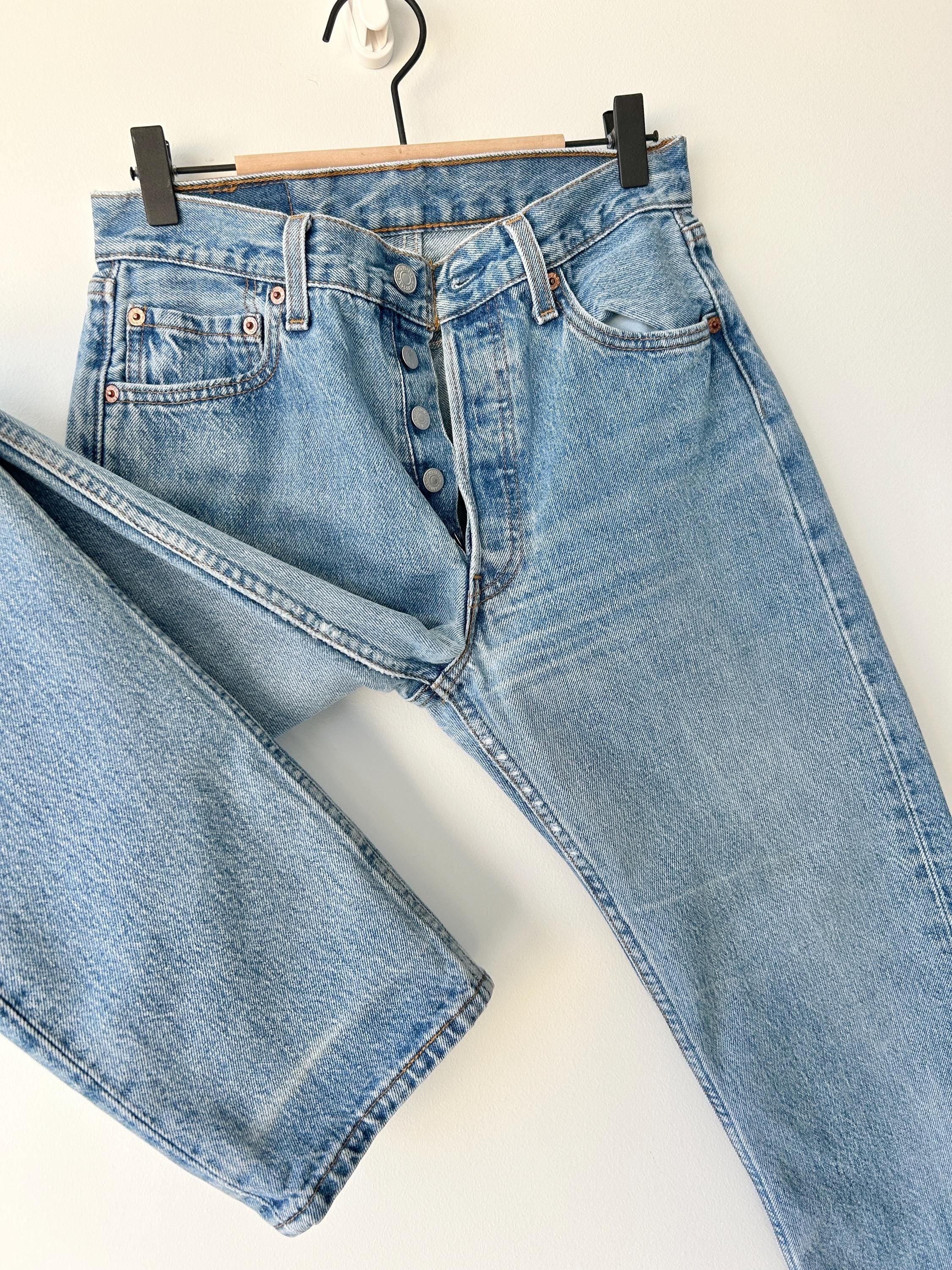 Levis 501 vintage w27 L33 Levi’s medium blue shade made in USA 90s straight leg jeans 501 vintage 26”/27” waist tbcengland