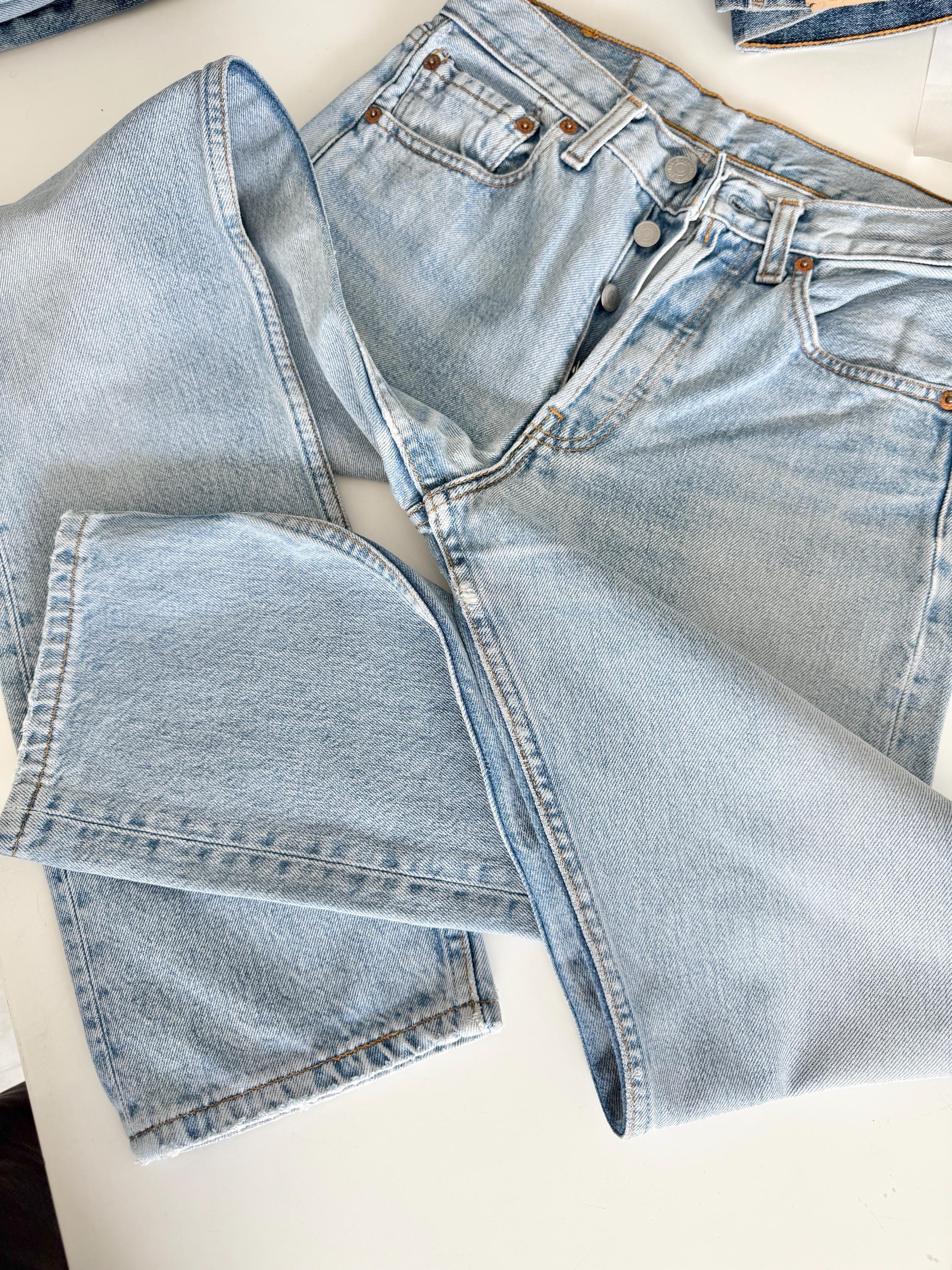 W25 L29 vintage Levis 501 24-25” measured waist light blue faded made in 90s