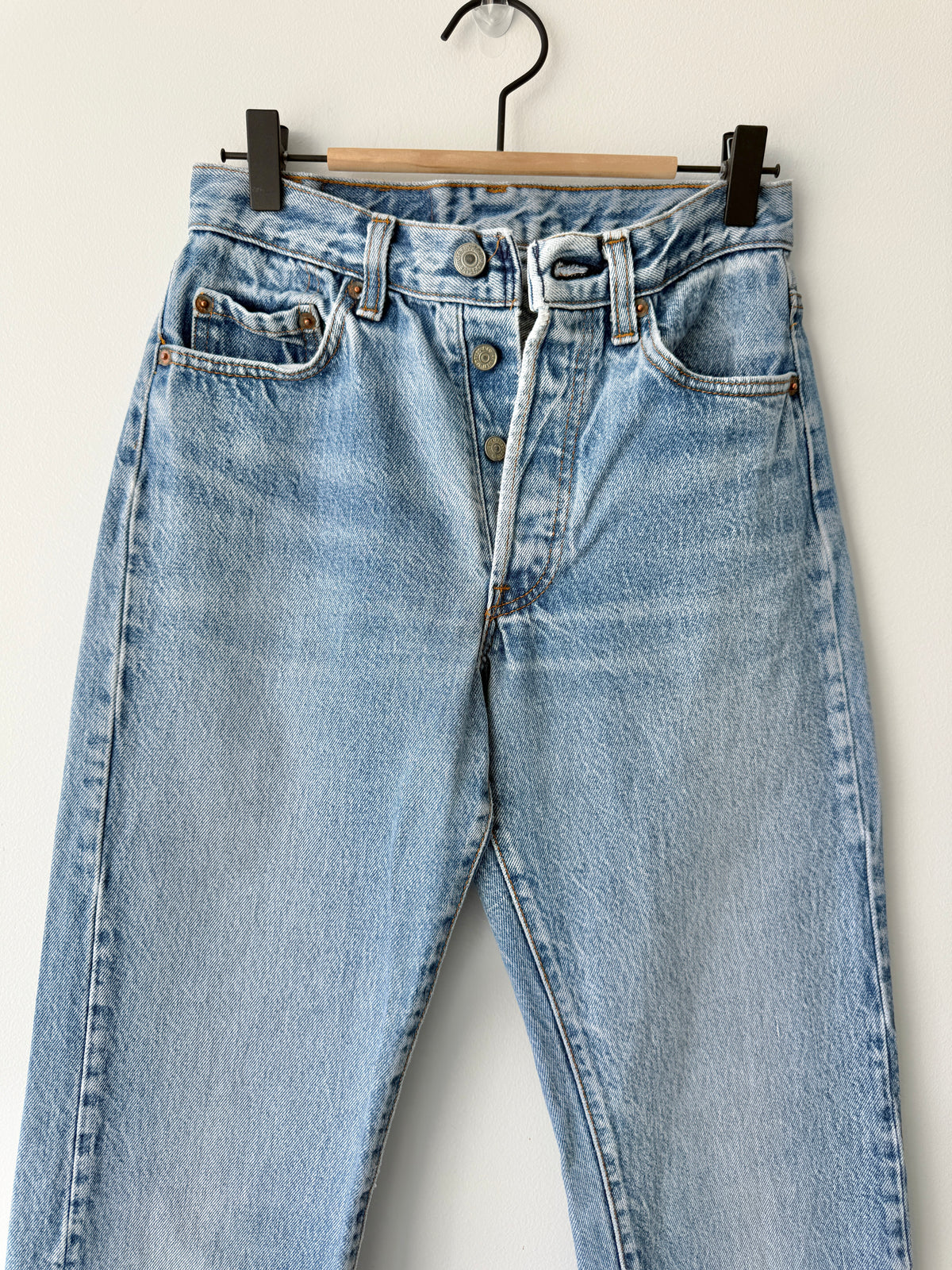 W25 L27 vintage Levis 501 24/25” measured fade light denim USA 501s 80s