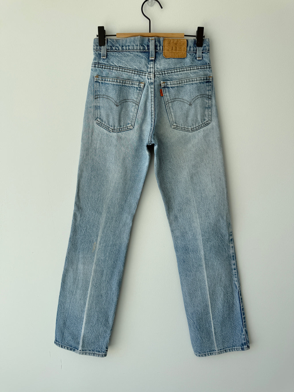 W25 L30 vintage Levis 716 25” measured waist light faded blue USA 70s 716s