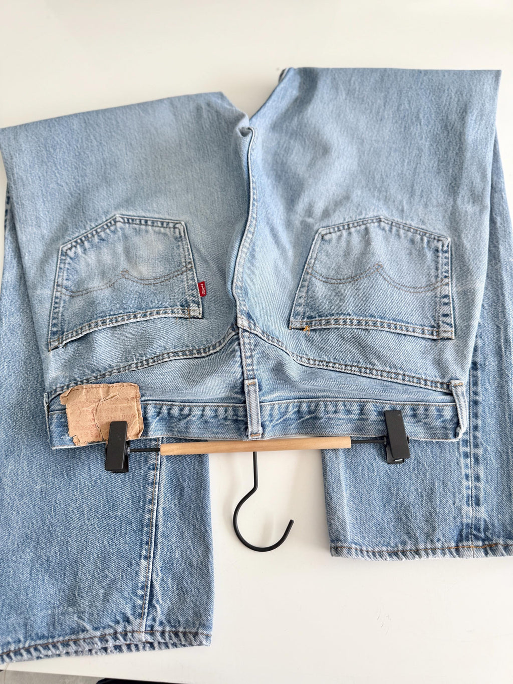 W33 L31 selvedge vintage Levis 501 32-33” measured waist faded light blue made in 70s