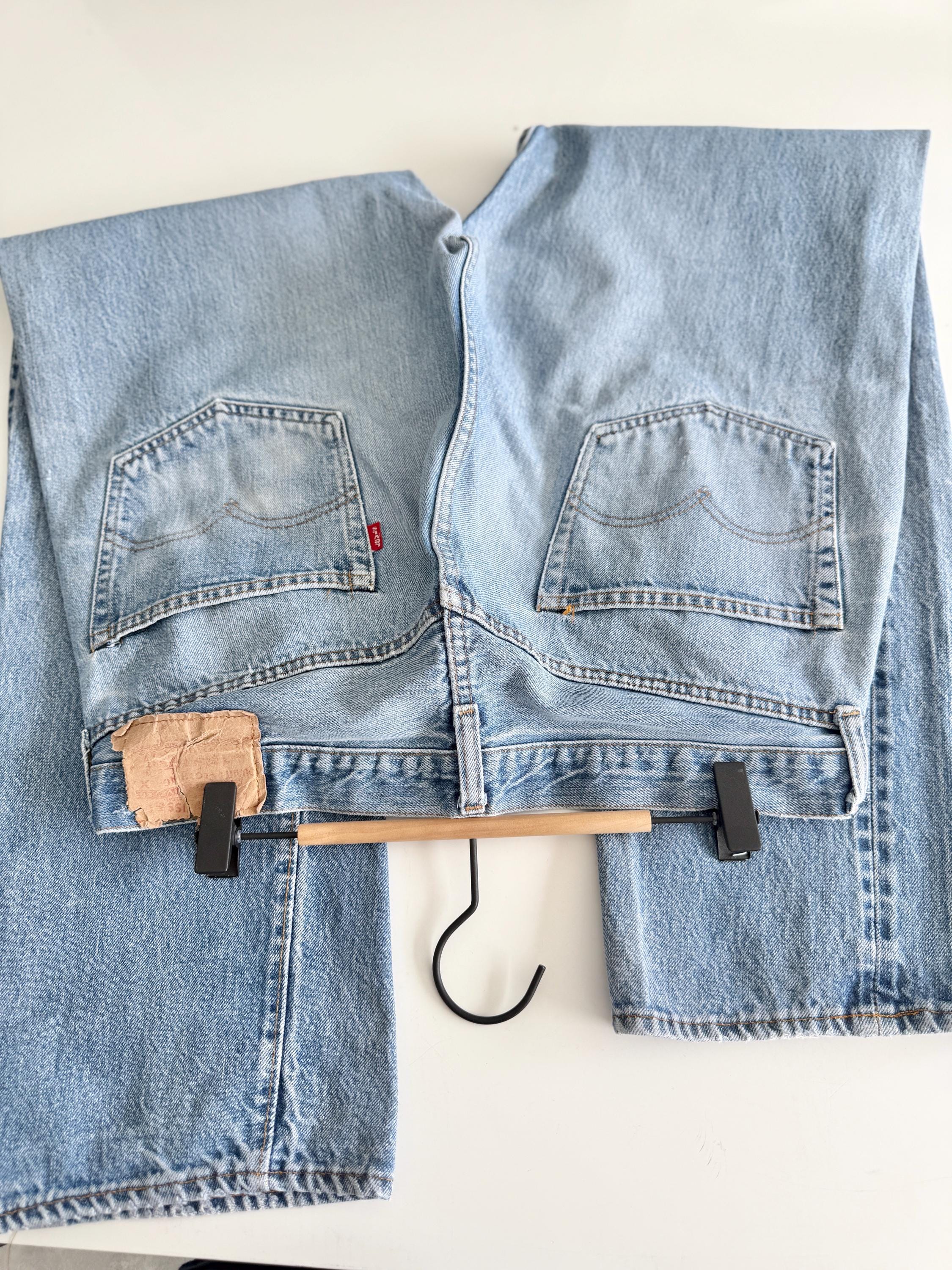 W33 L31 selvedge vintage Levis 501 32-33” measured waist faded light blue made in 70s