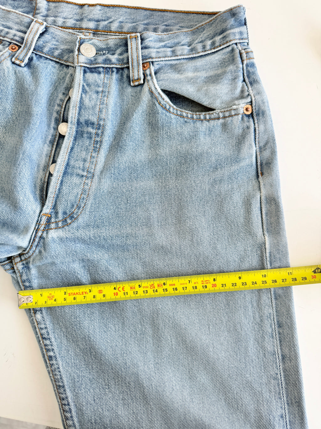 W27 L31 vintage Levis 501 26-27” measured light blue 90s denim Levi’s 501s