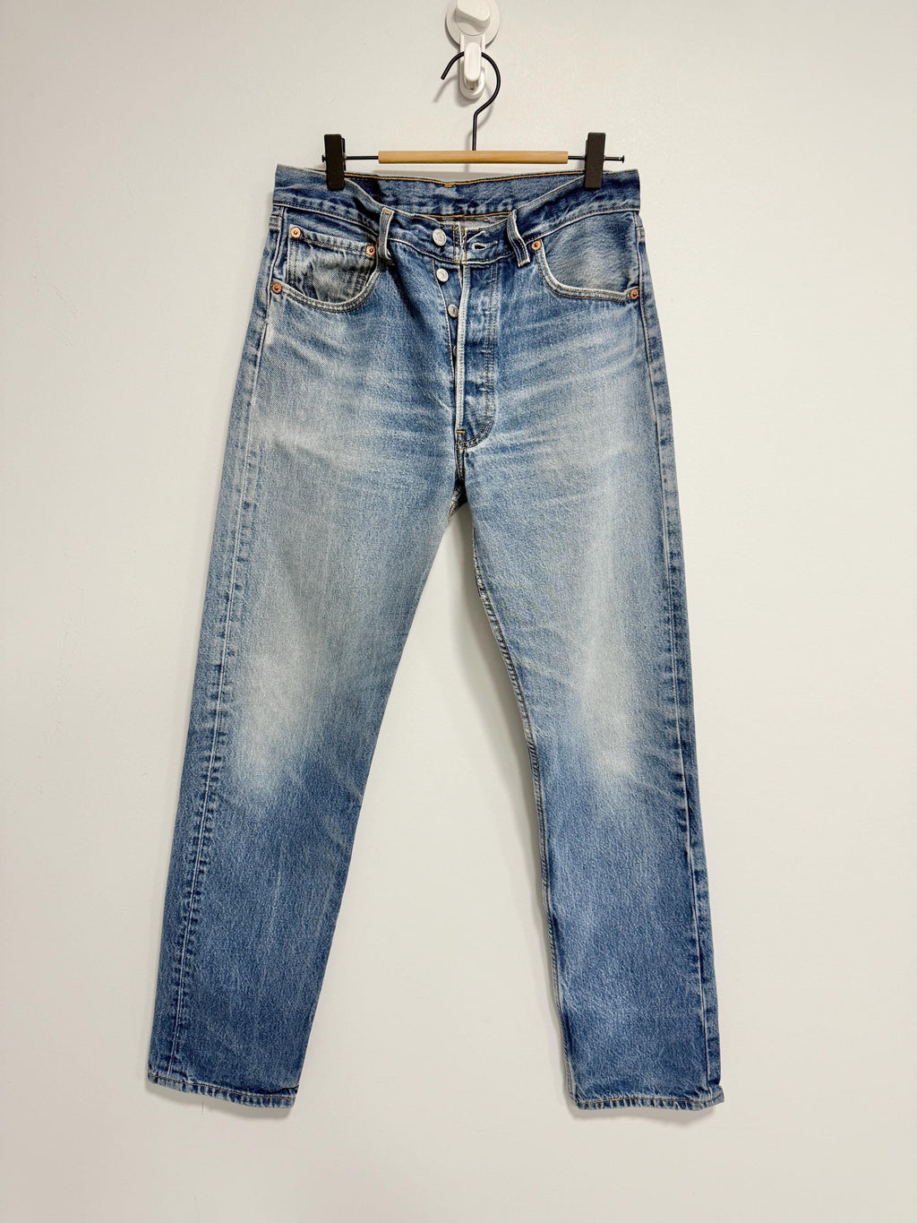 W30 L31 vintage Levis 501 29-30” measured medium blue made in 90s