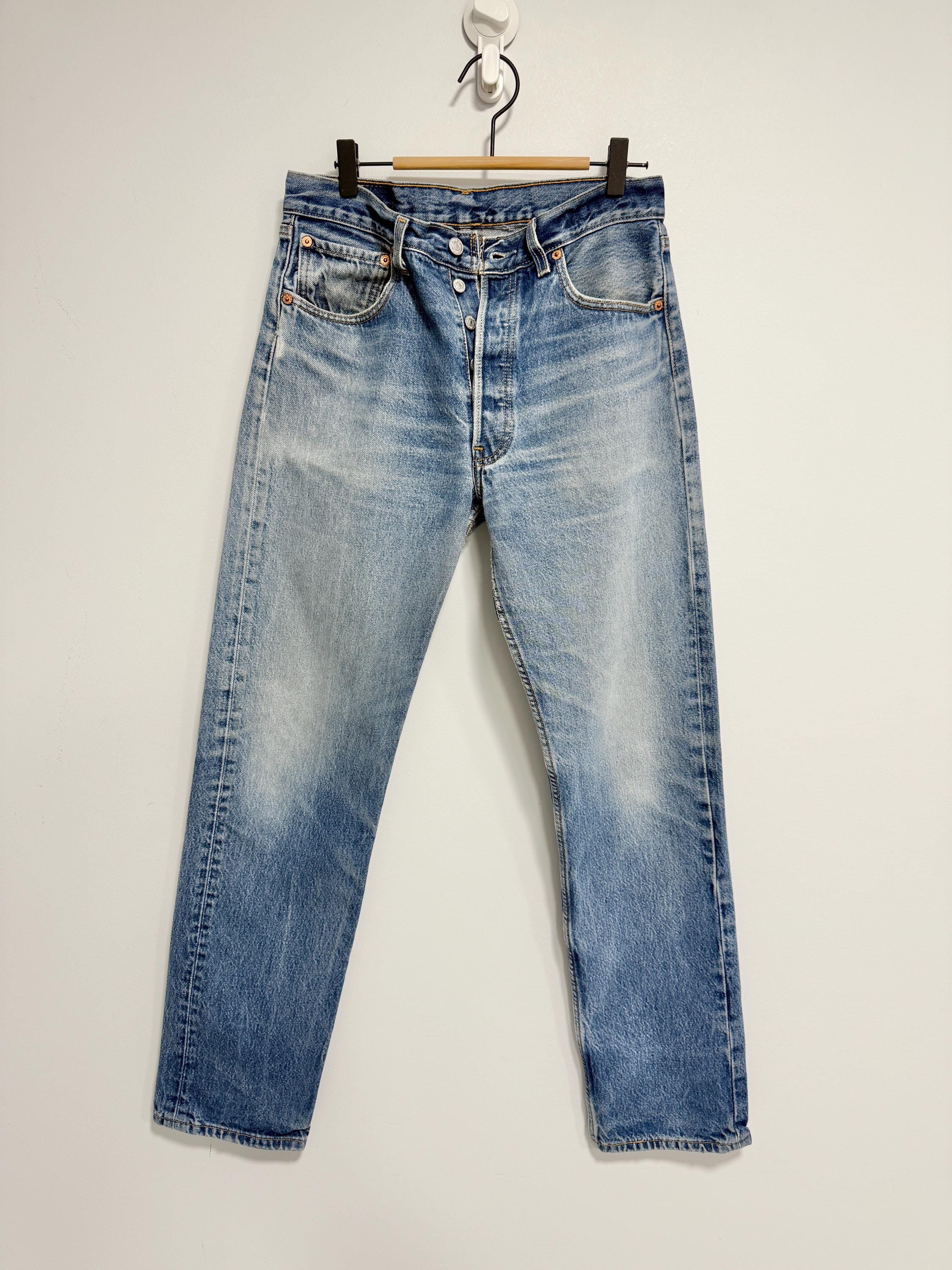 W30 L31 vintage Levis 501 29-30” measured medium blue made in 90s