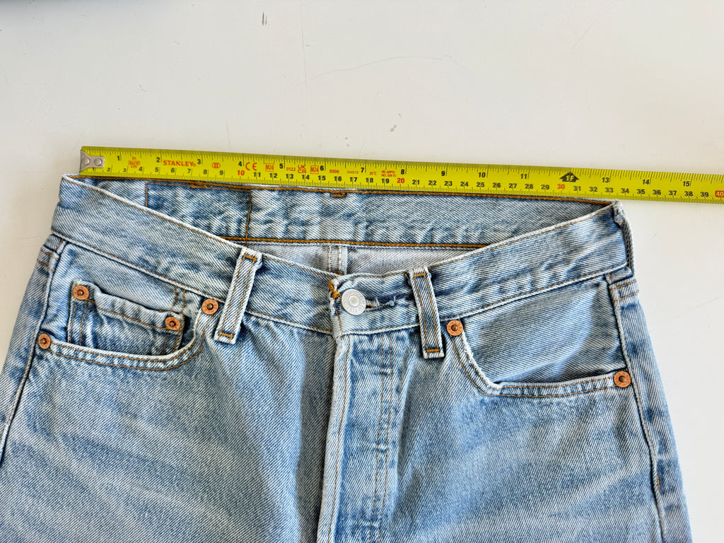 W27 L31 vintage Levis 501 26/27” measured waist medium light blue 501s Y2K nl