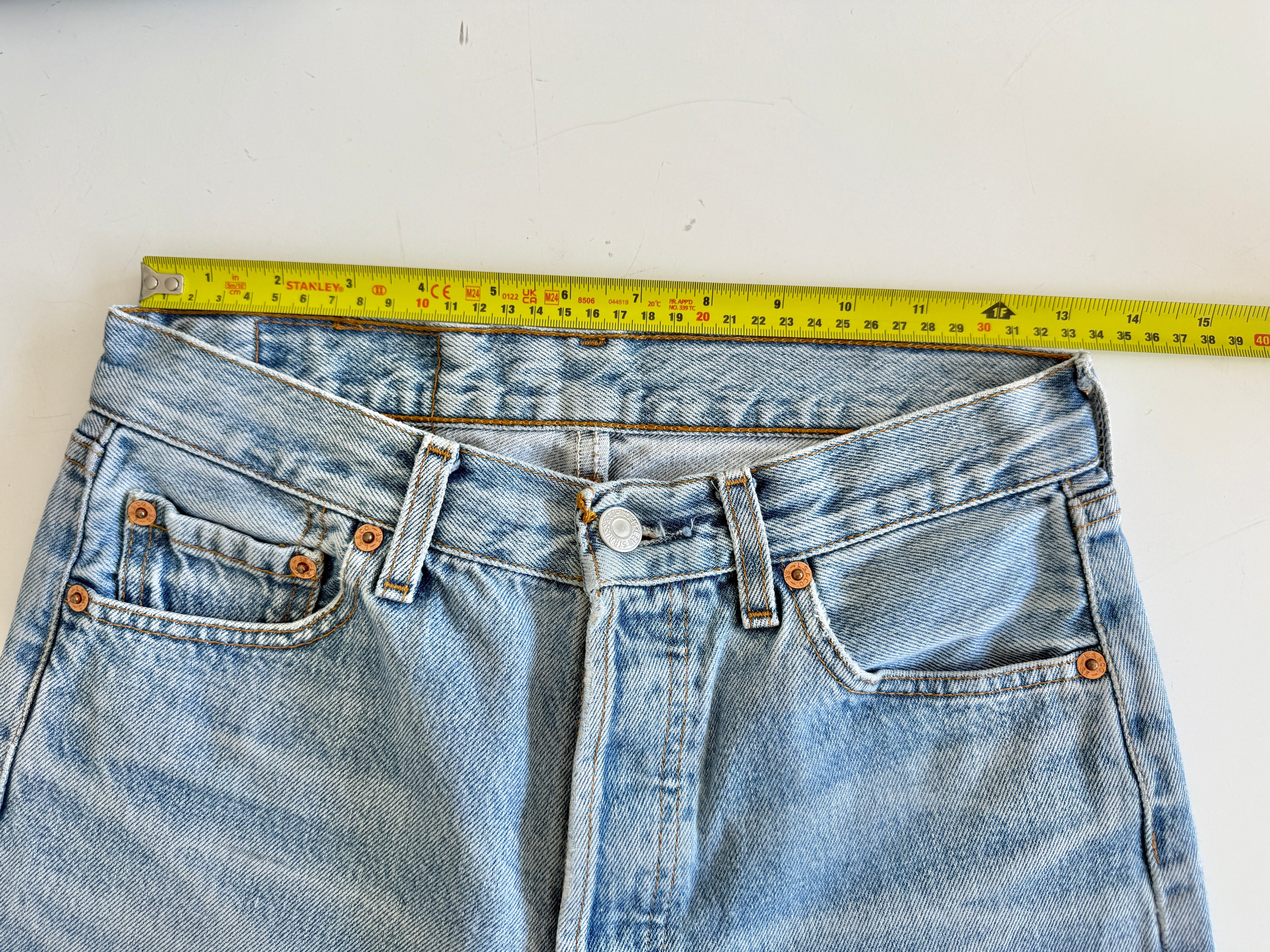 W27 L31 vintage Levis 501 26/27” measured waist medium light blue 501s Y2K nl