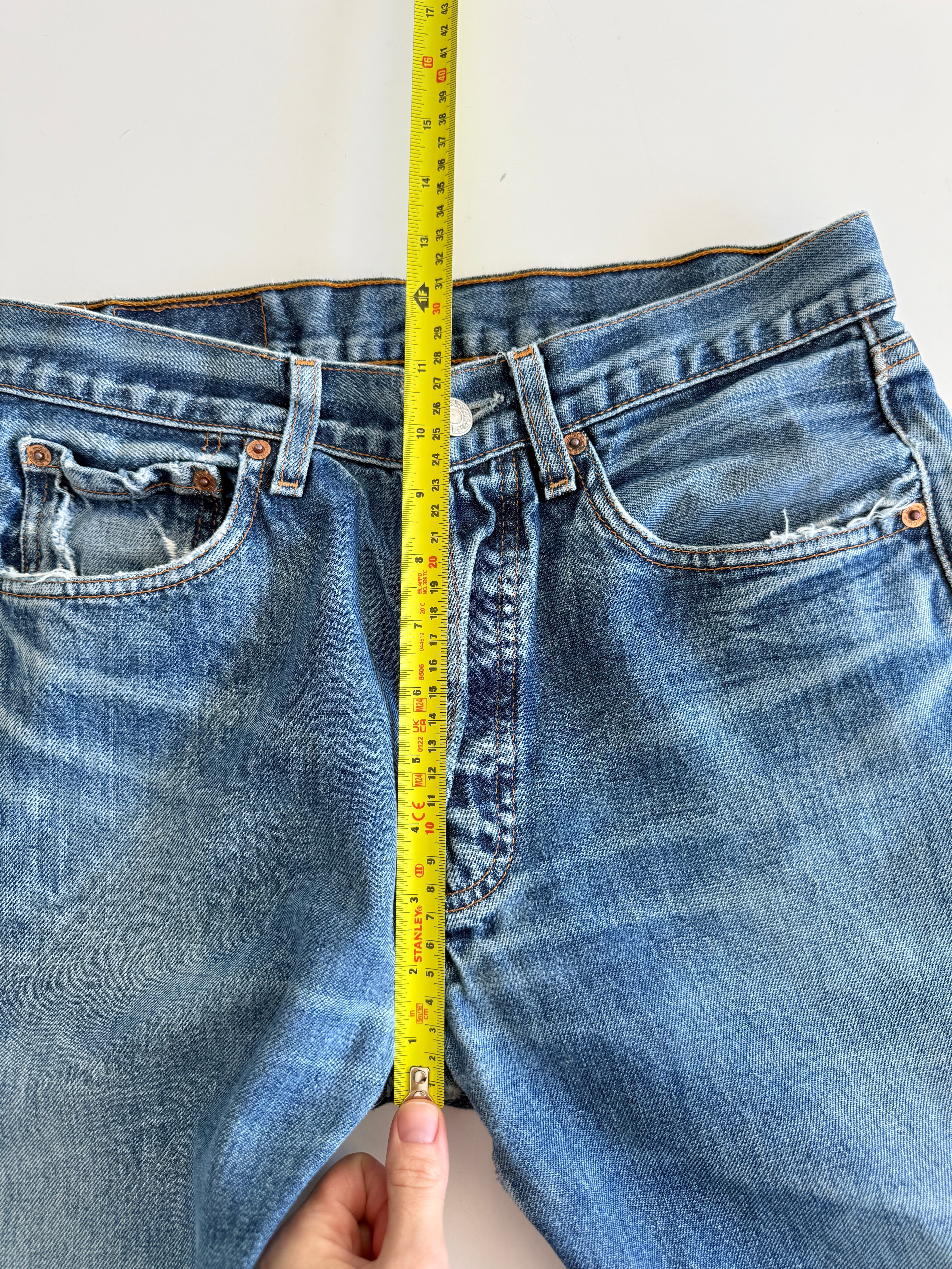 Soft W29 L28 vintage Levis 501 28/29” measured indigo dark blue faded denim Y2K Levi’s 501s