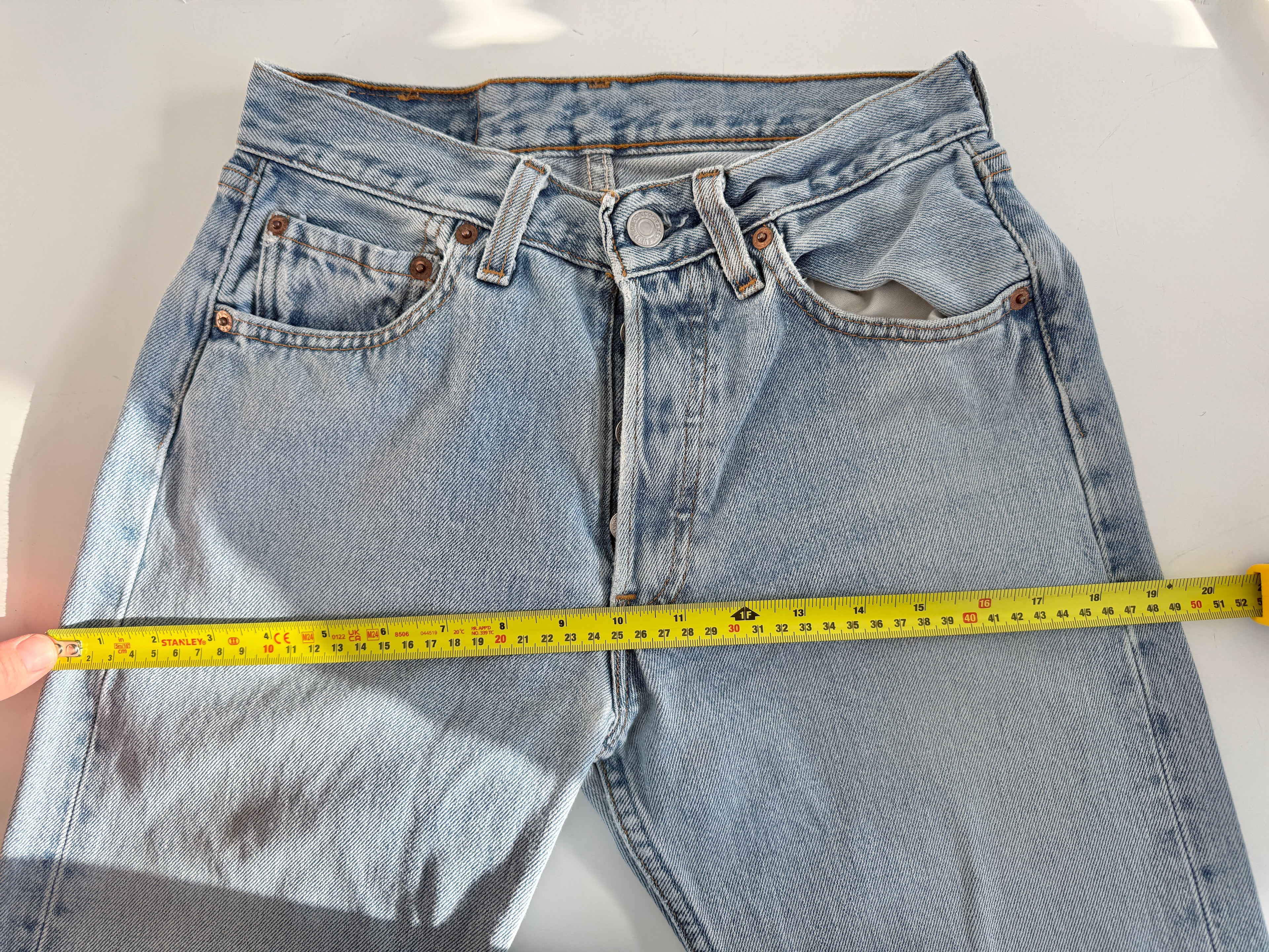 W25 L33 vintage Levis 501s 24/25” medium blue denim Levi’s 501s 90s USA
