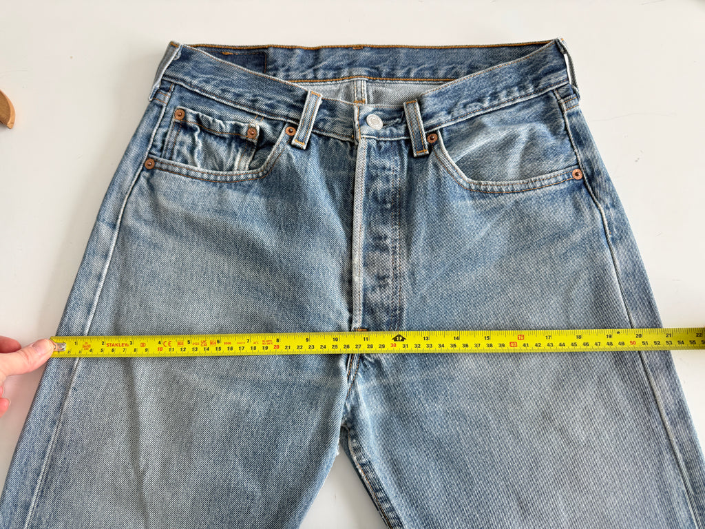 Soft W29 L34 vintage Levis 501 28/29” measured unique faded blue denim 90s USA Levi’s 501s