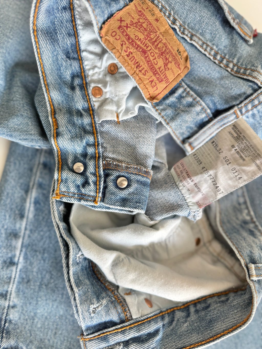 W26 L30 vintage Levis 501 25-26” measured medium blue 90s Levi’s 501s