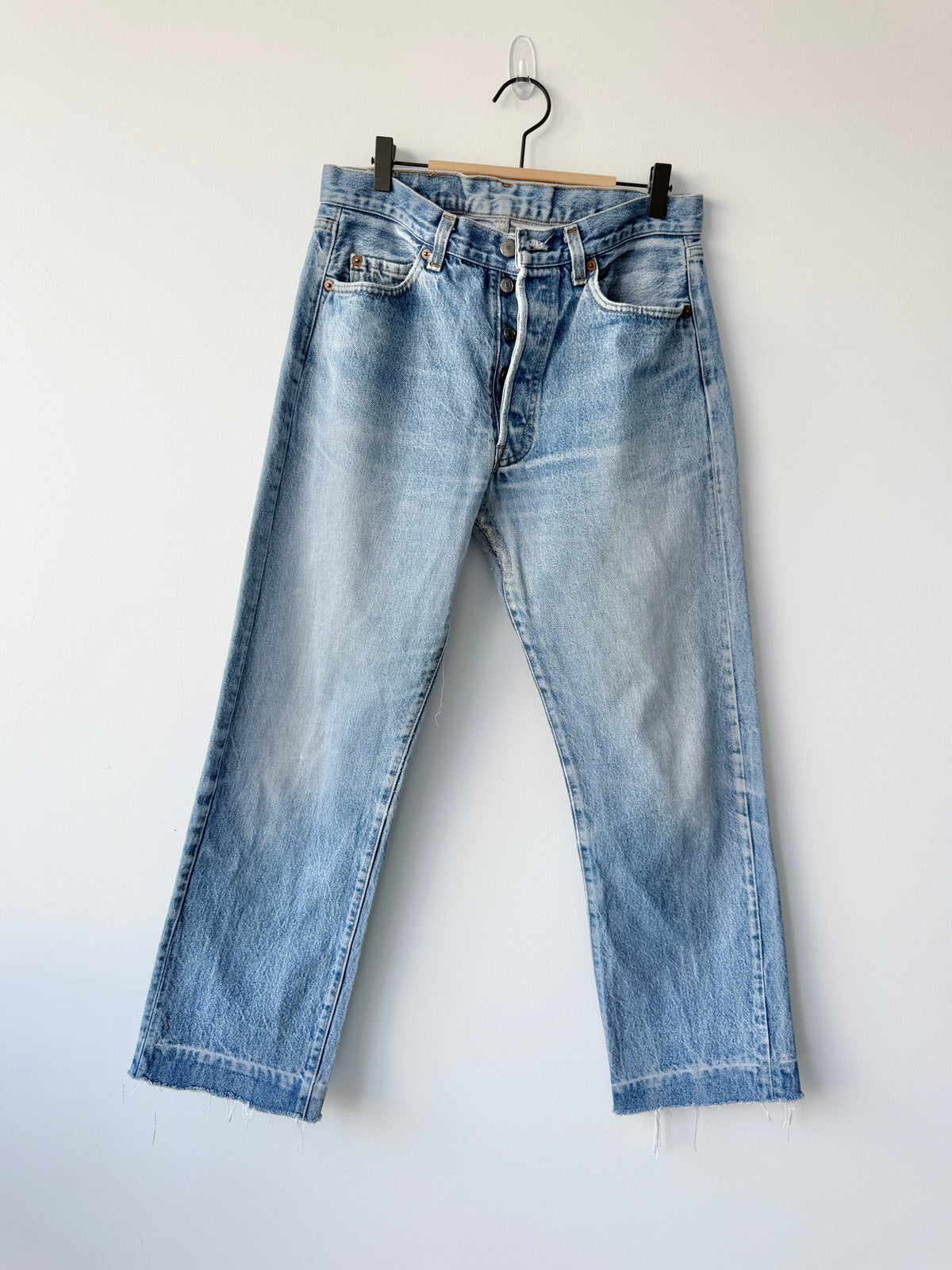 W31 L29 vintage Levis 501 medium blue 30/31” measured waist 501s 80s USA