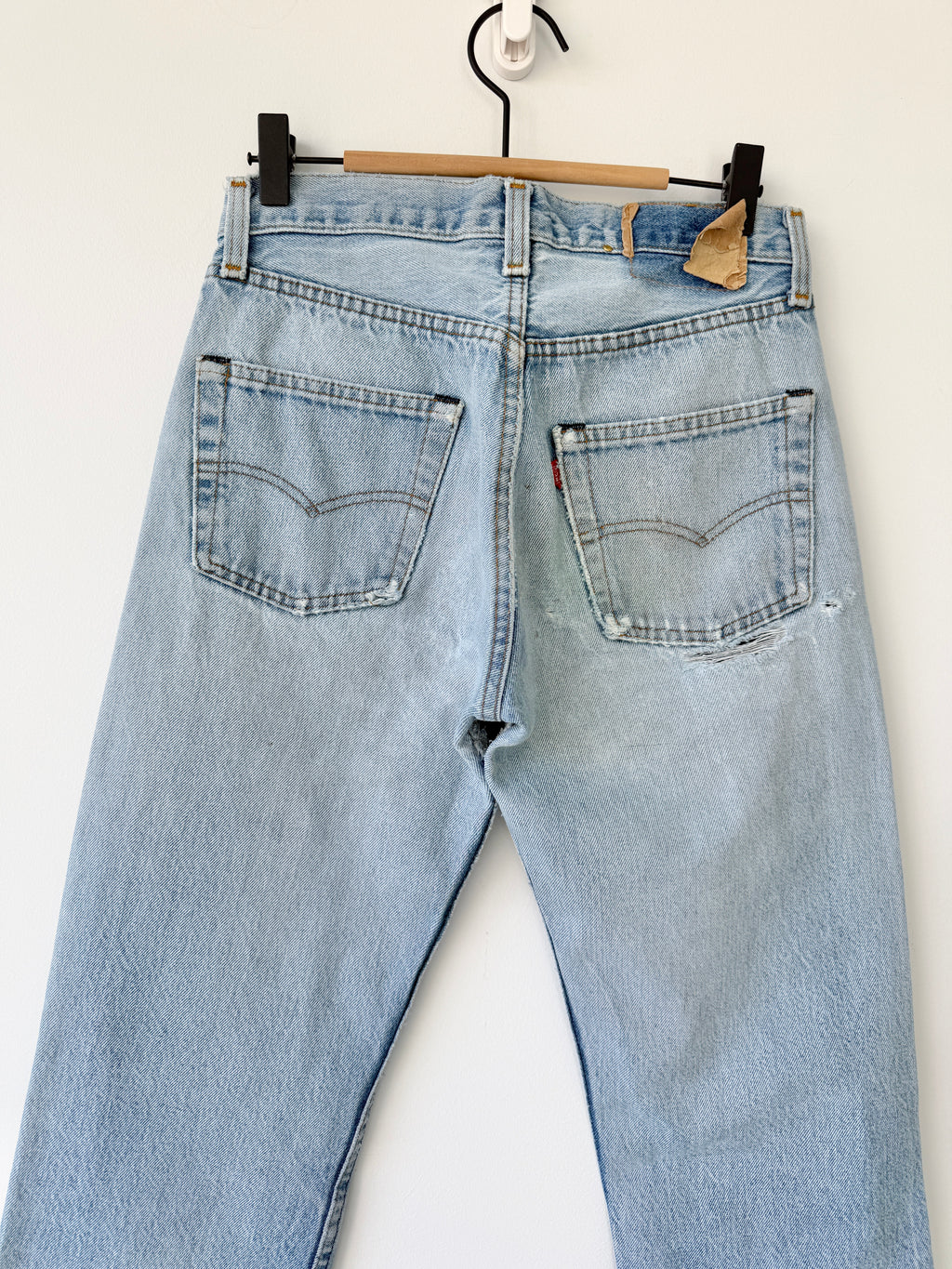 W26 L31 vintage Levis 501 25-26” measured light faded blue 70s/80’s levi’s 501s made in USA