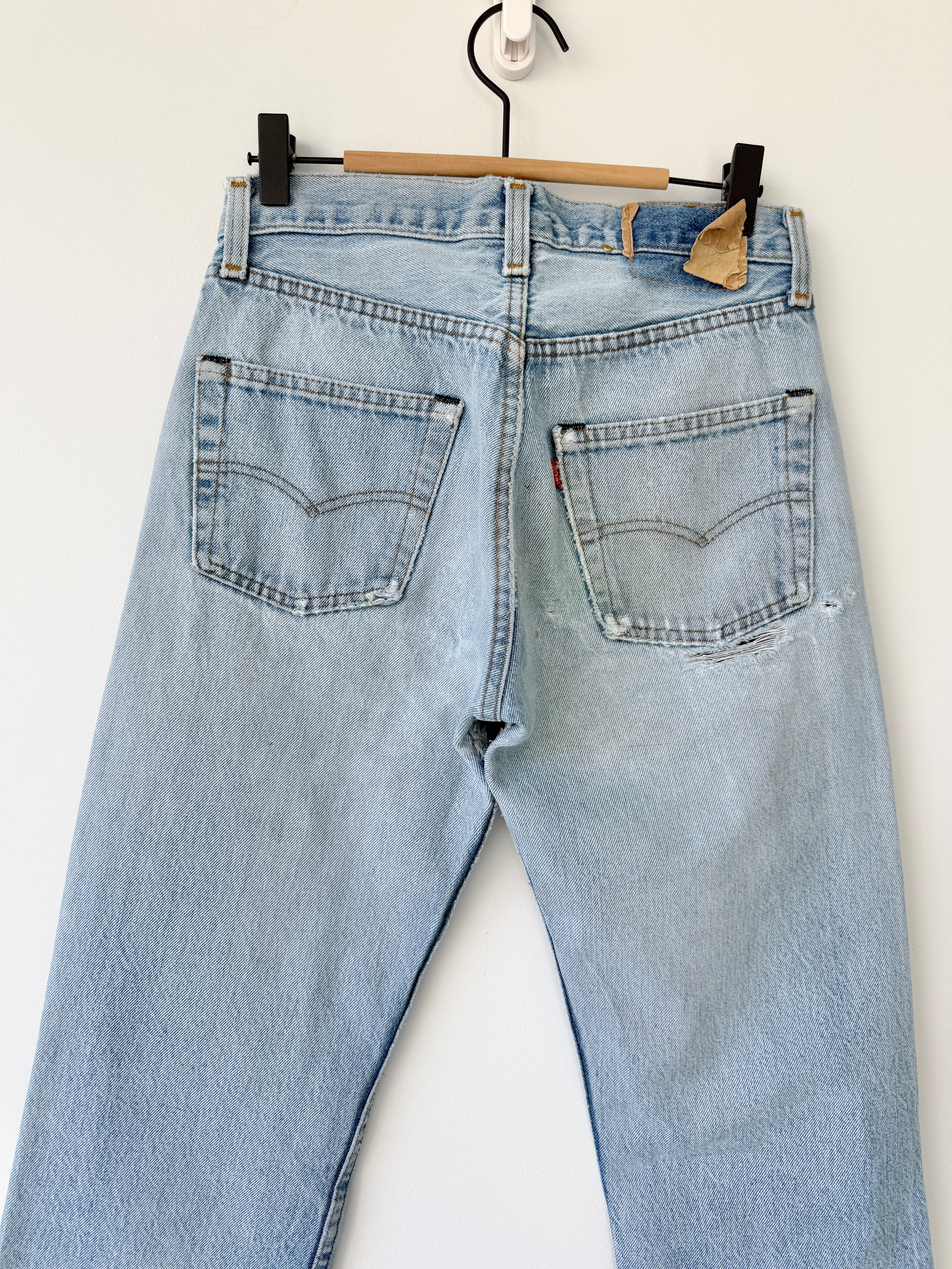 W26 L31 vintage Levis 501 25-26” measured light faded blue 70s/80’s levi’s 501s made in USA