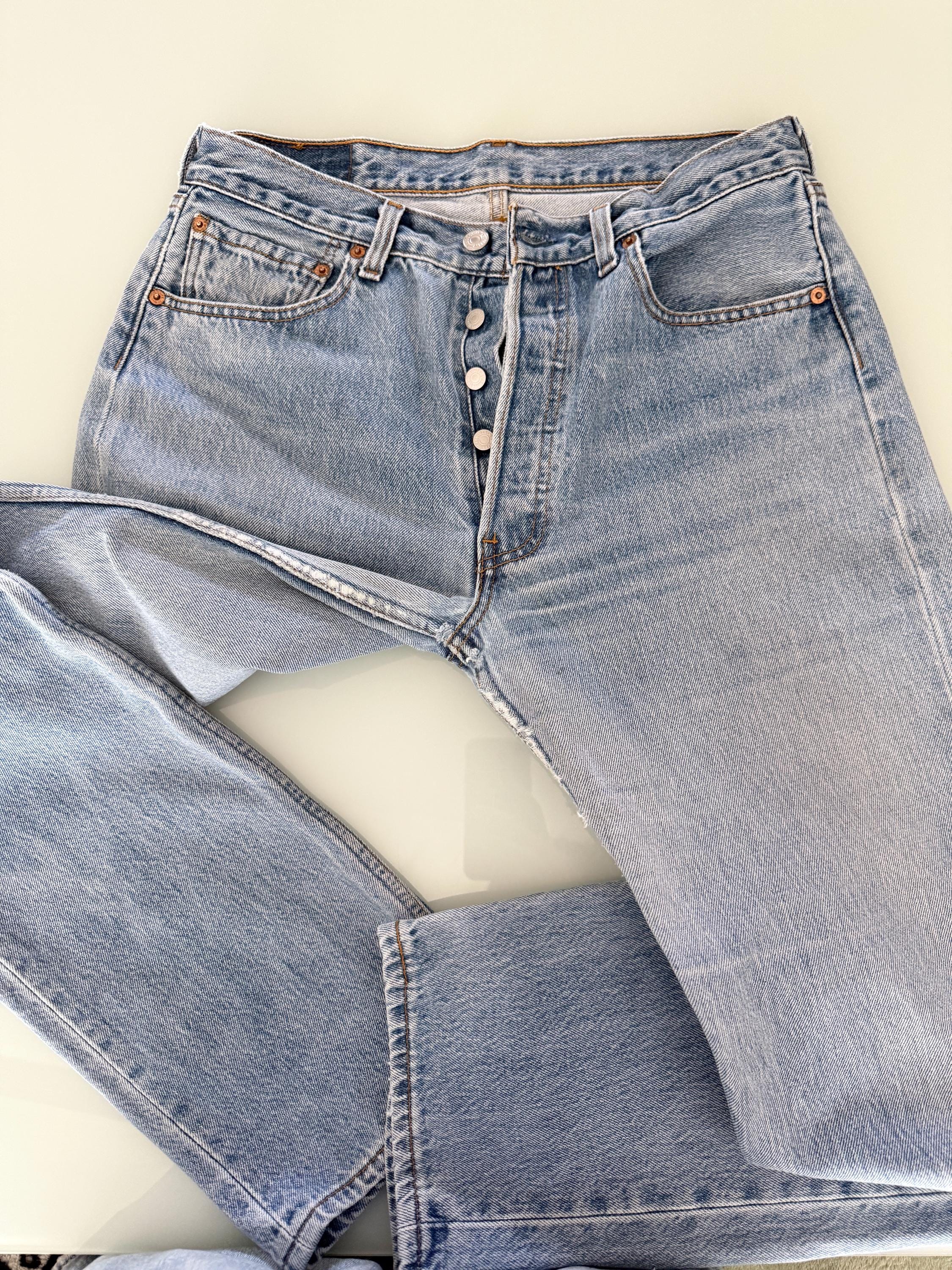 W30 L31 Levis 501 vintage 29-30” waist medium faded blue 501s made in Canada 90s