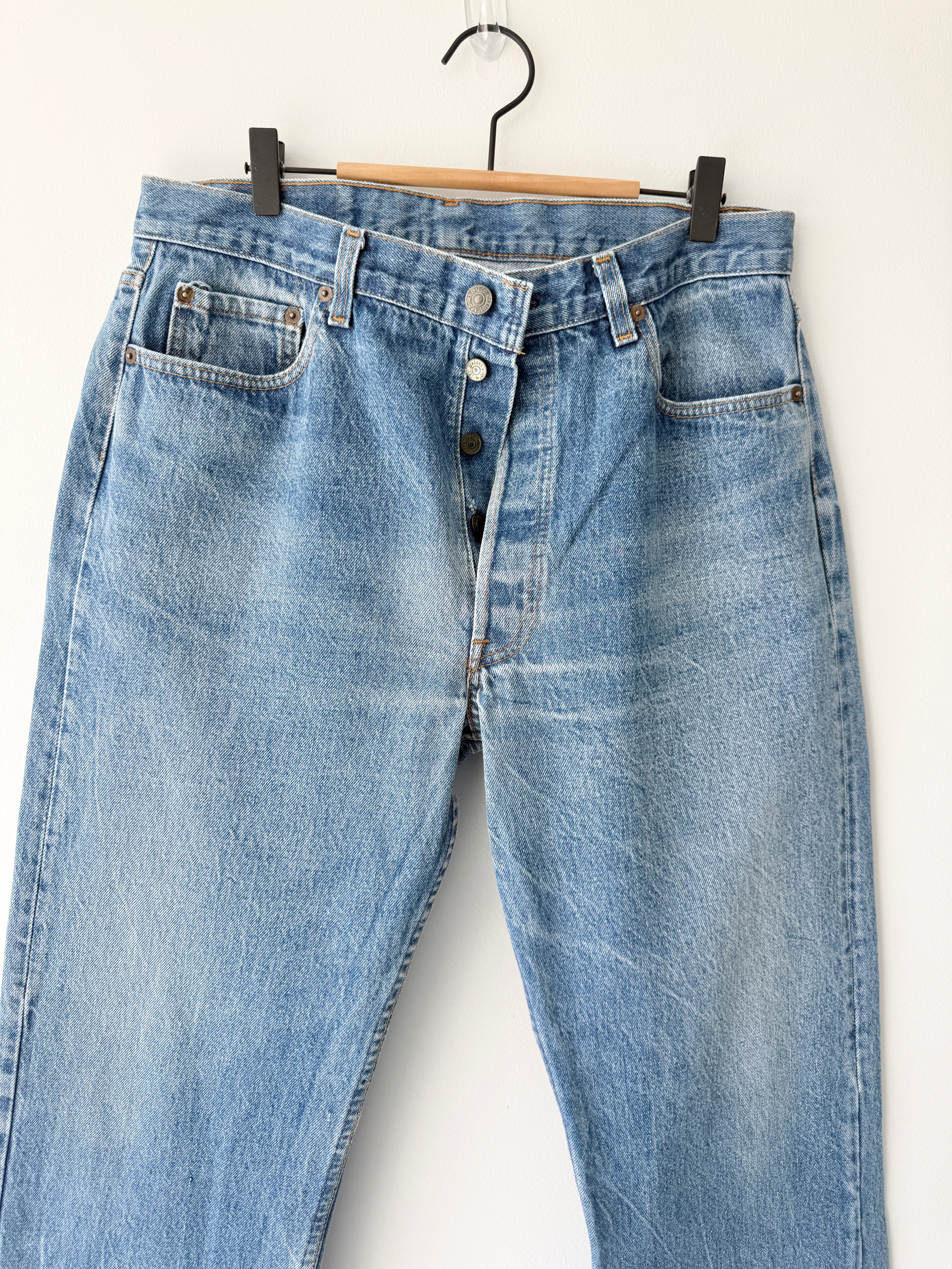 W33 L29 vintage Levis 501 32/33” dark blue faded Levi’s 501s USA 80s