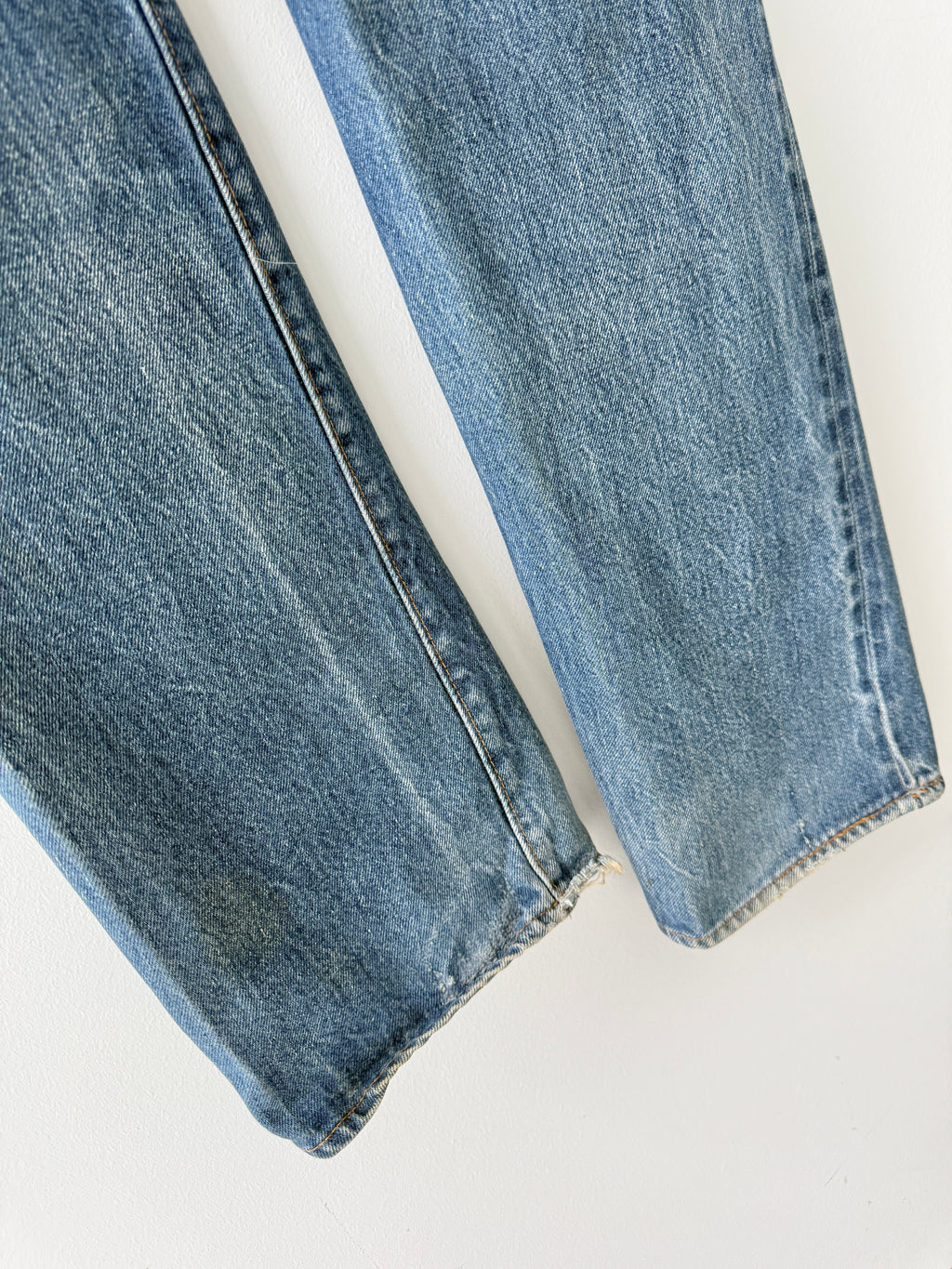 Selvedge W26 L34 vintage Levis 501 25/26” measured medium blue faded 80s USA Levi’s 501s